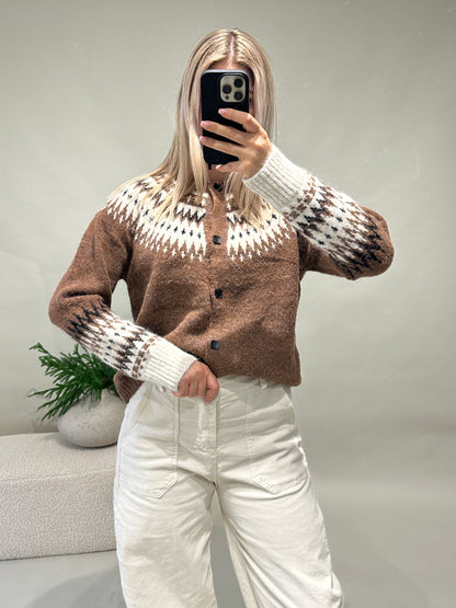 Strickjacke in Zimt/Wollweiß/Schwarz