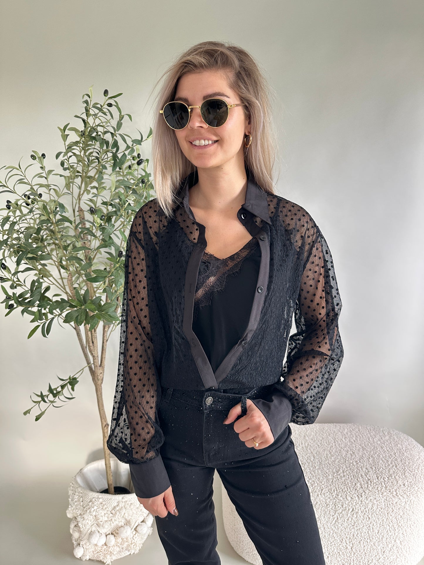 bluse in schwarz mit punkten ( durchsichtig)