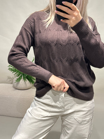 Pullover in Schokobraun mit Muster und Rollkragen