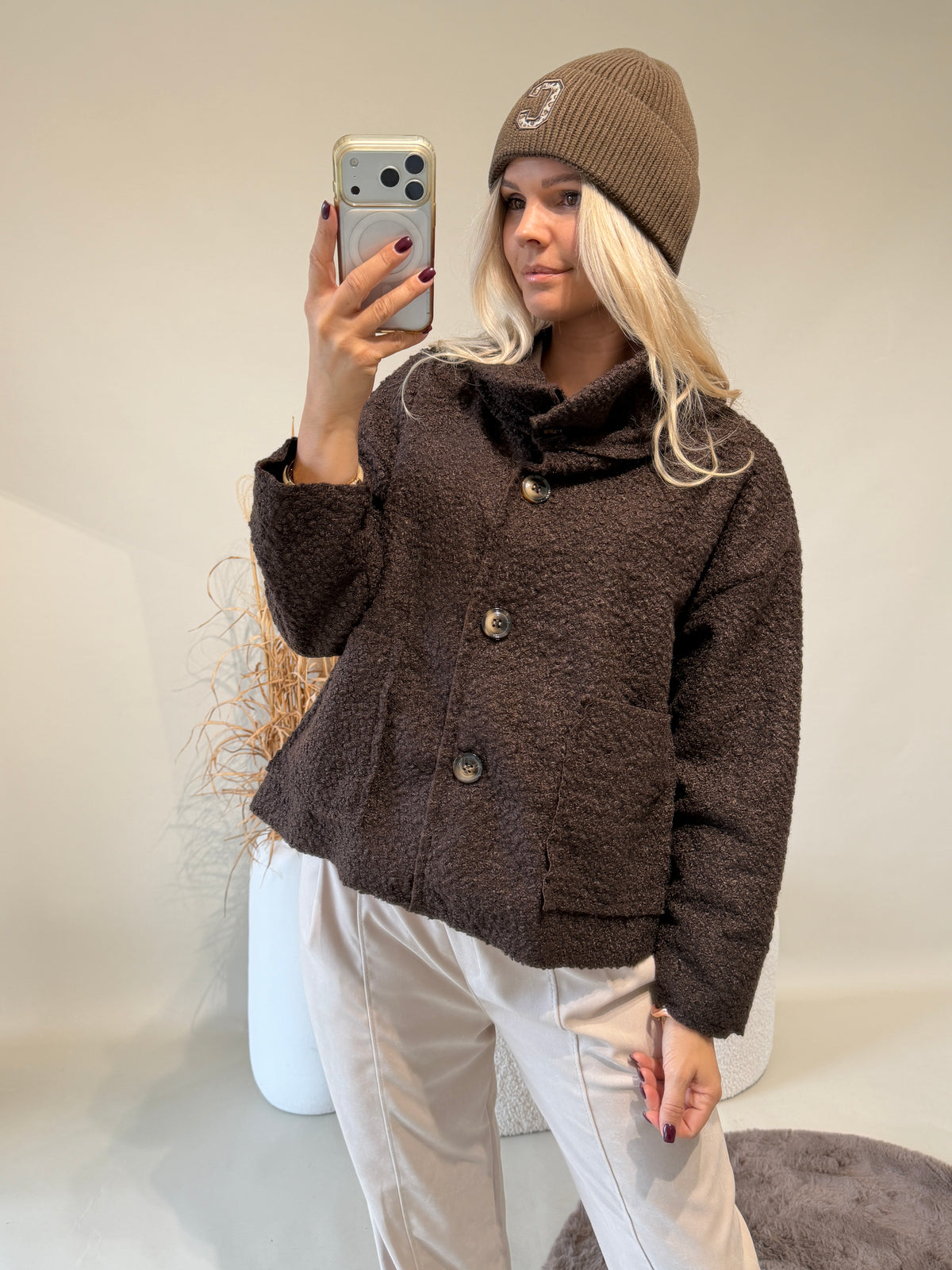 Jacke in Schokobraun mit Kragen und großen Taschen
