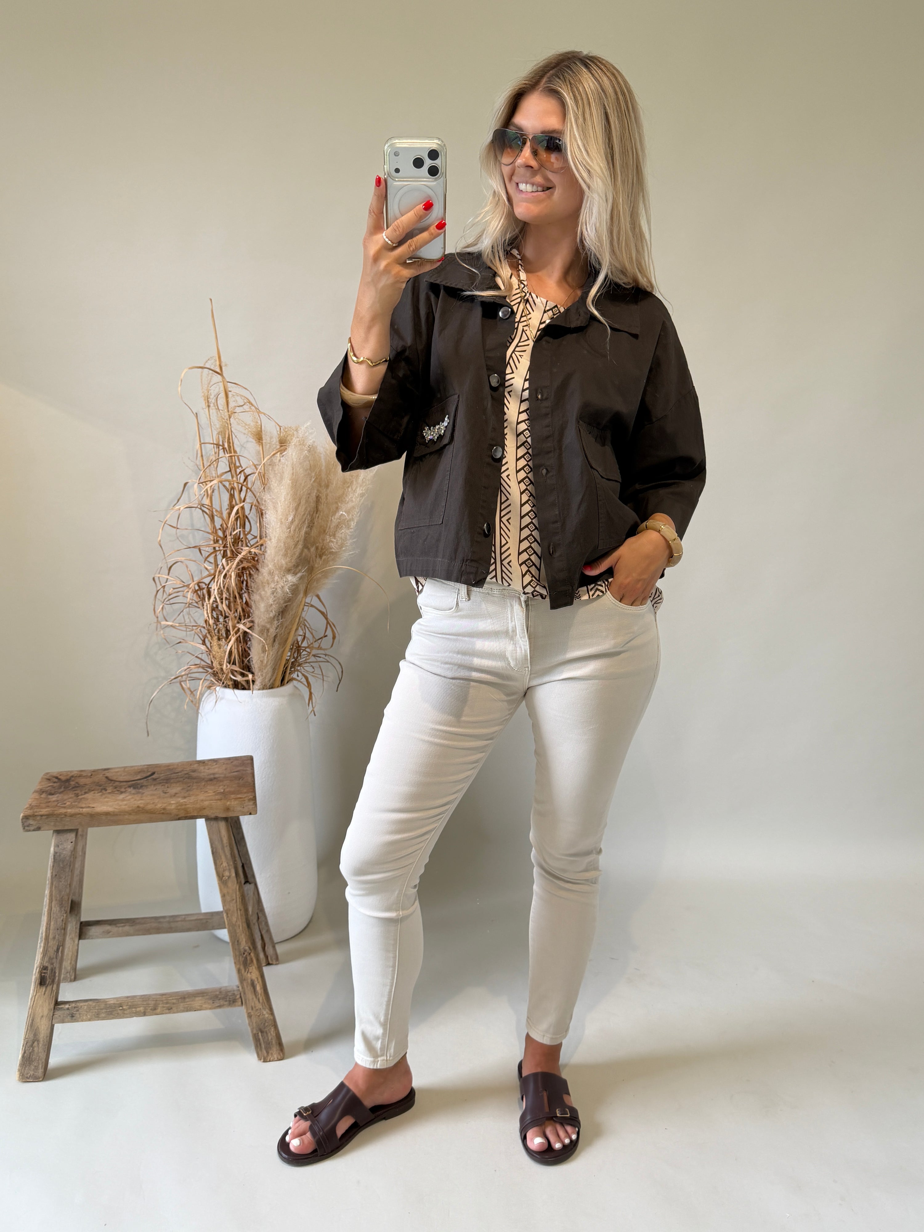 Jacke in Schokobraun mit großen Taschen vorne
