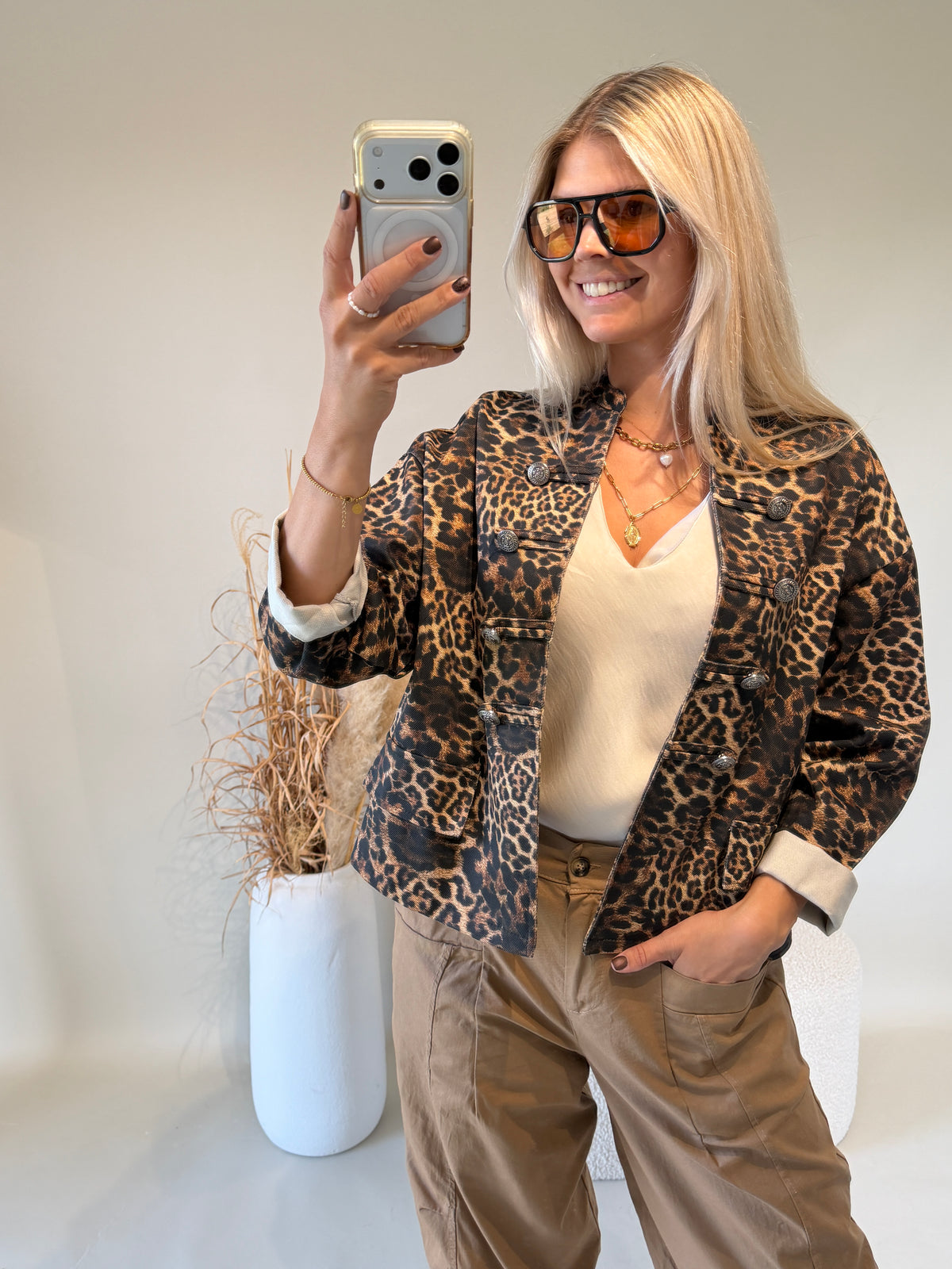 Jacke mit Leomuster in Schwarz / Schokobraun / Zimt