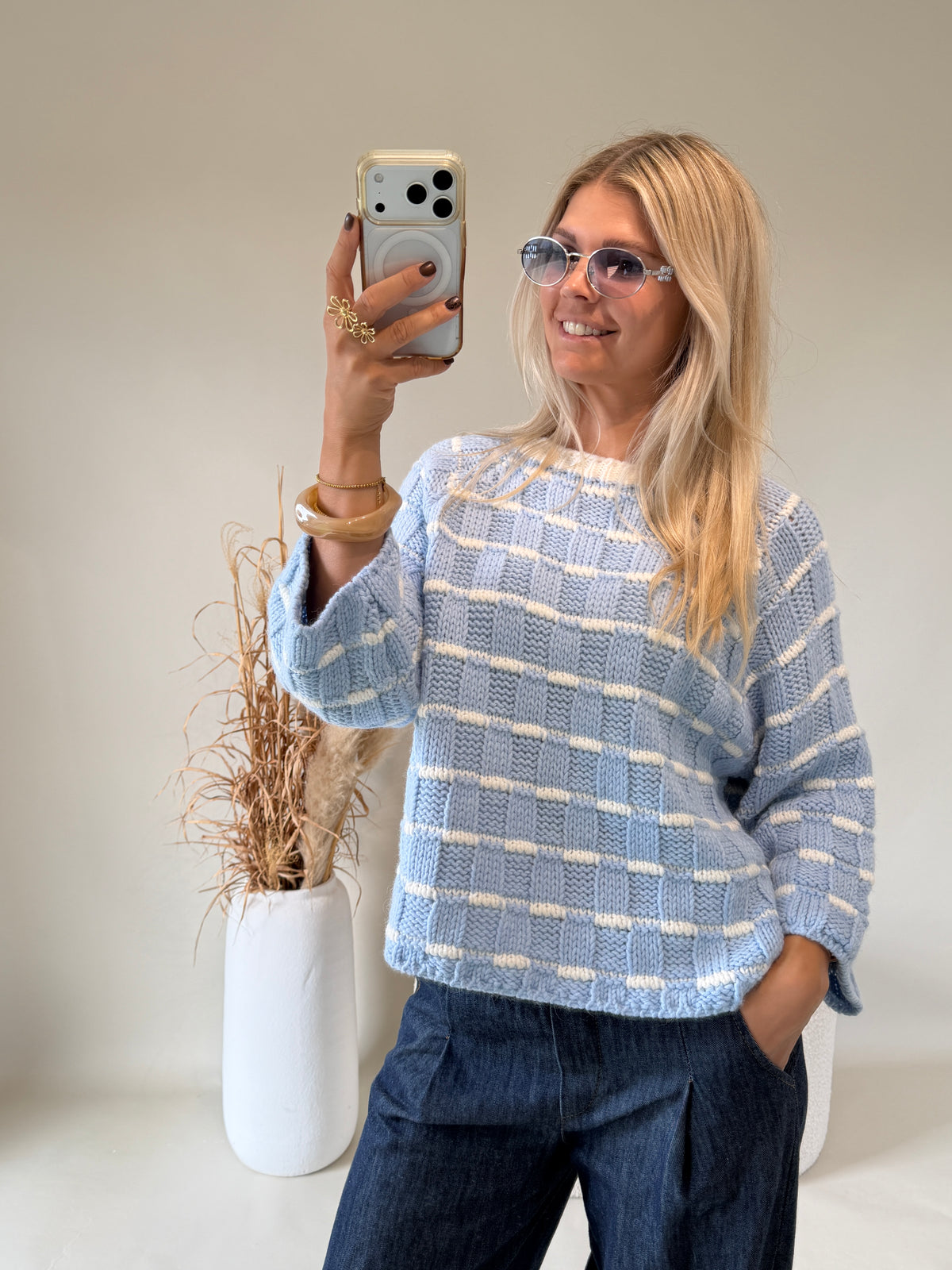Pullover in Hellblau mit Wollweißen Muster