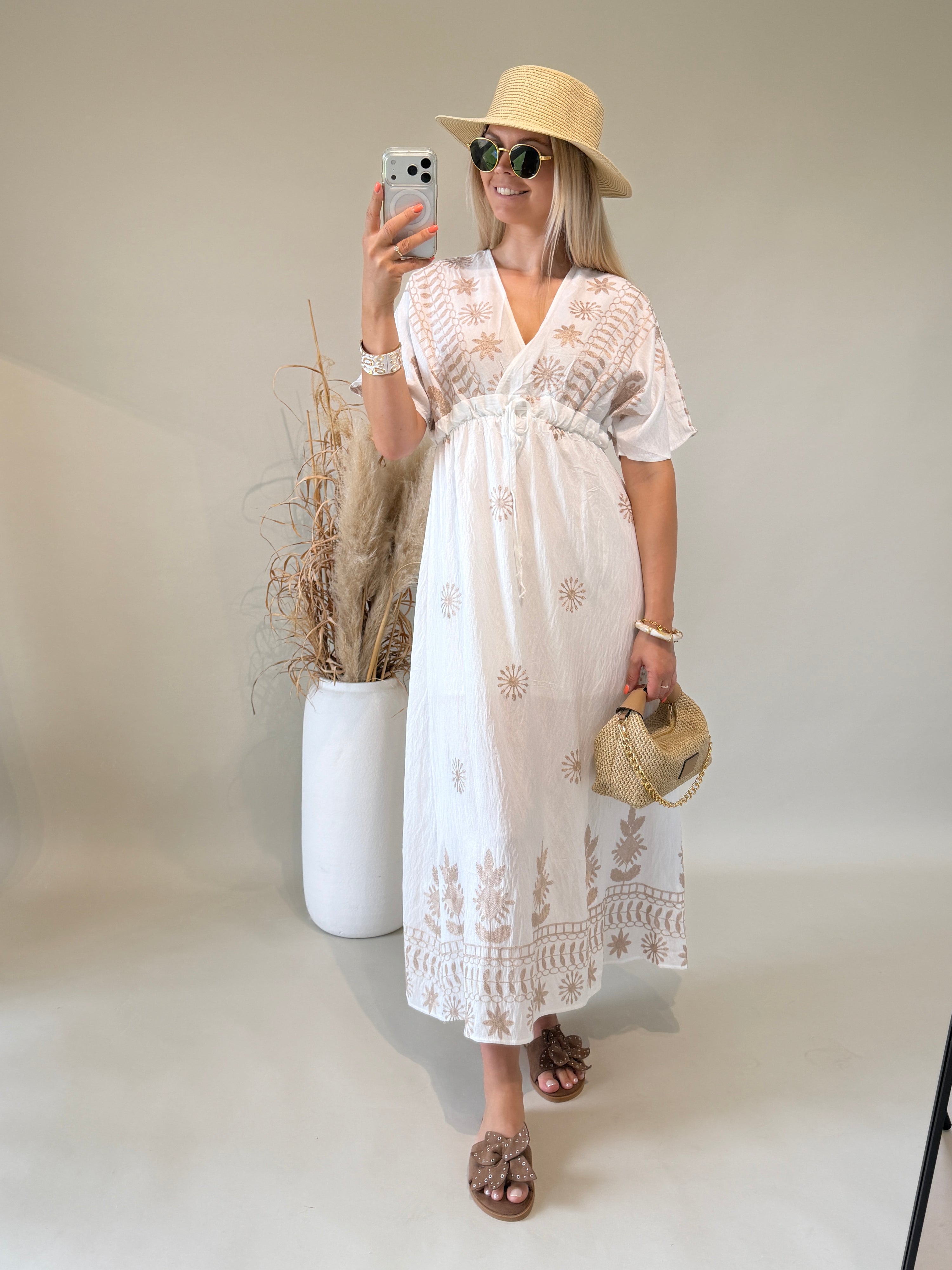 Kleid in Wollweiß mit Bohospitze in Zimt ( Kurzarm )