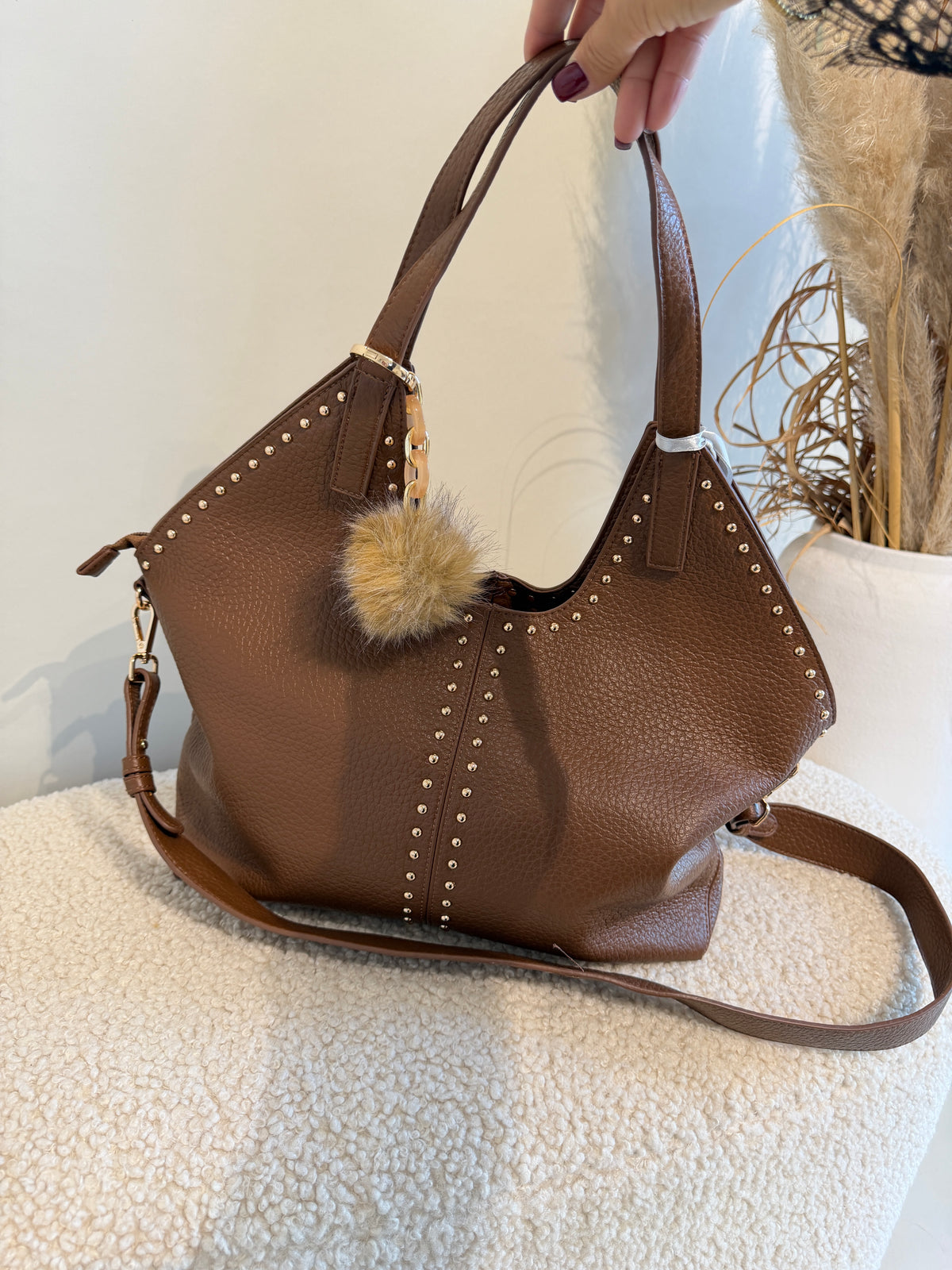 Tasche in Zimt mit Nieten