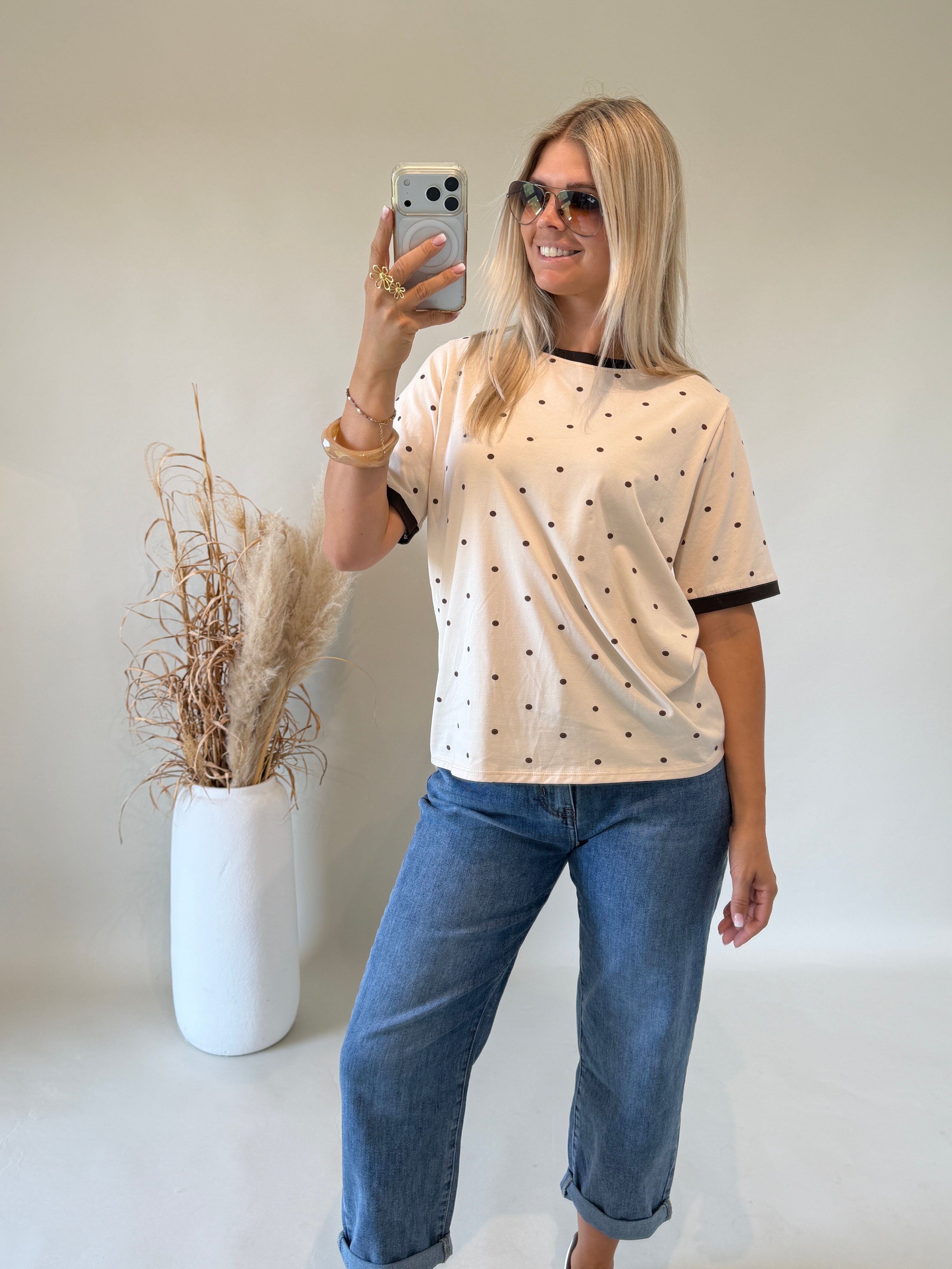 T-Shirt in Beige mit Schokobraunen Punkten