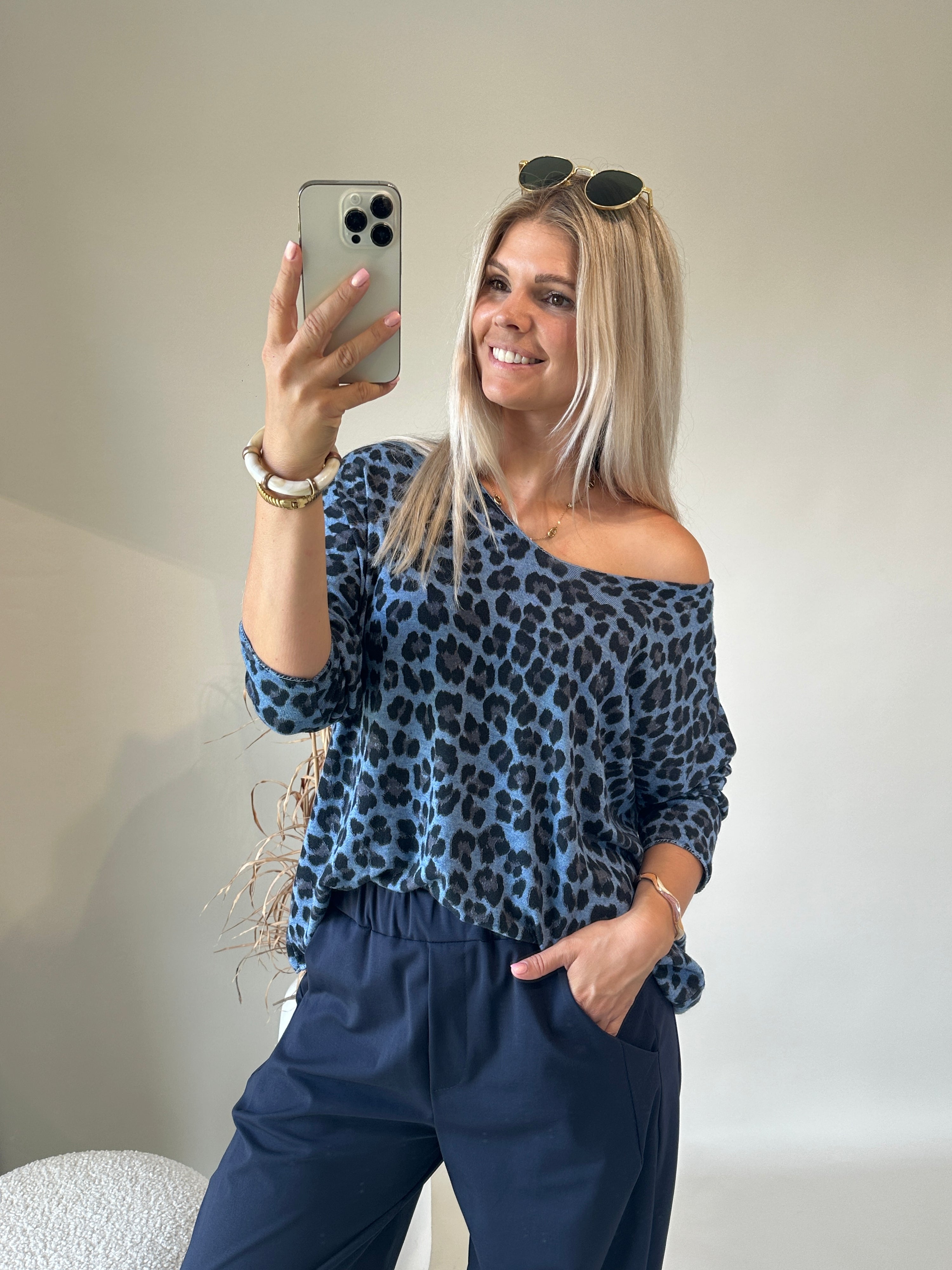 Shirt mit Leomuster Dunkelblau / Schwarz