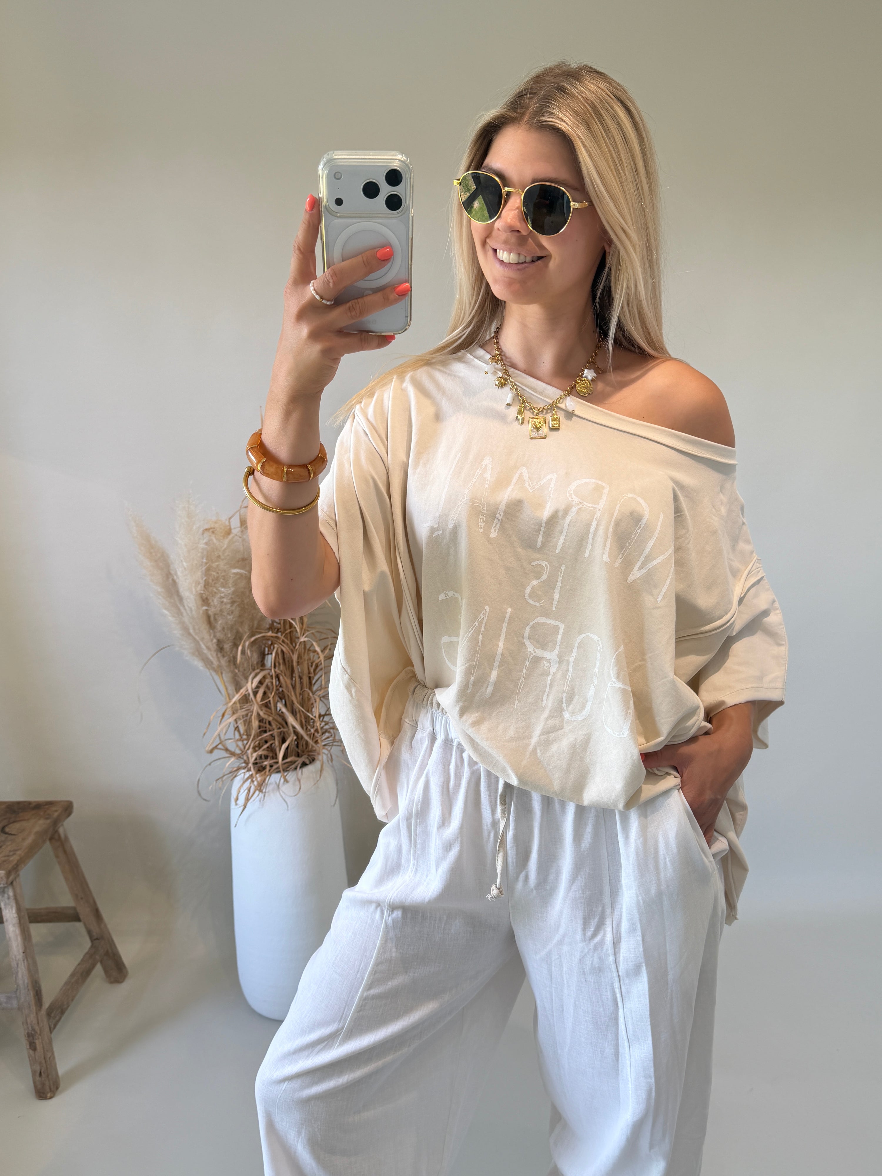 T - Shirt in Beige mit Weißen Aufdruck