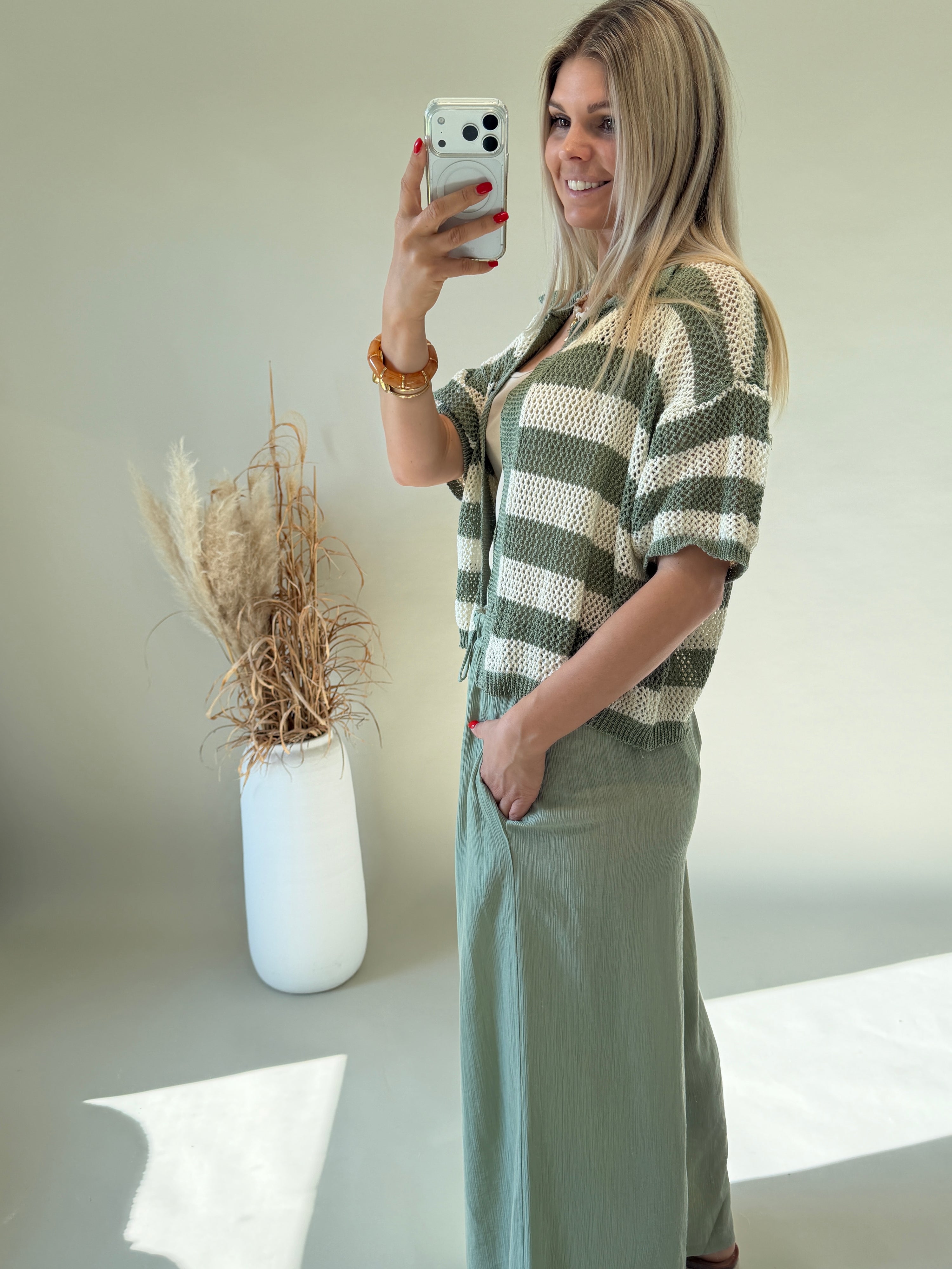 Strickjacke in Olivgrün und Beige gestreift