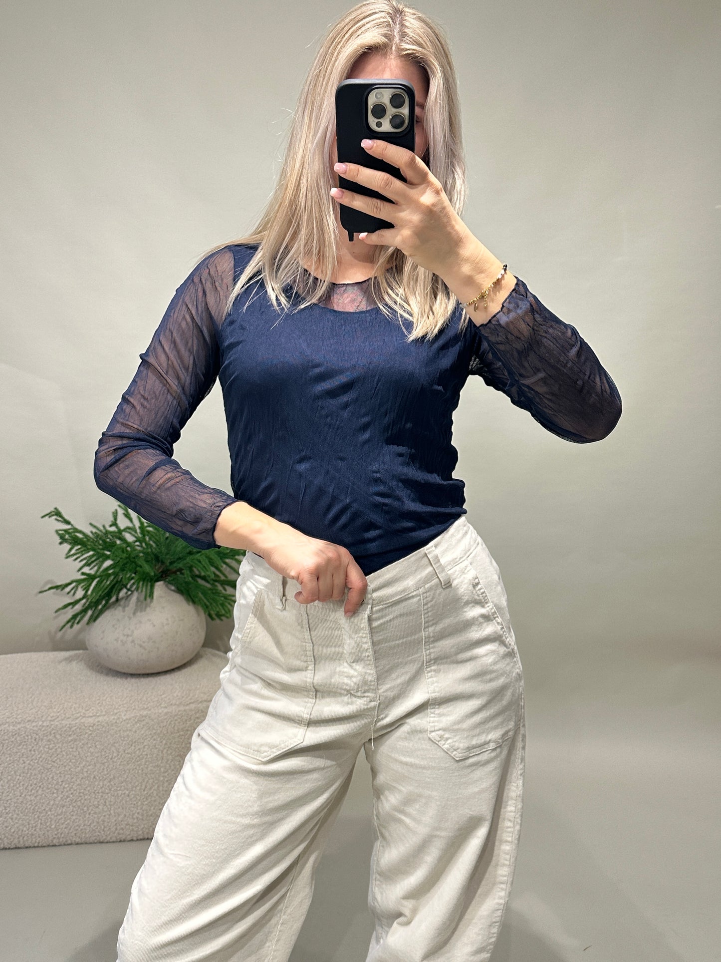 netzshirt in dunkelblau