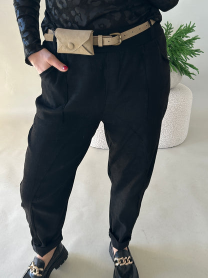 Hose in Schwarz mit Gürtel (Samtoptik)