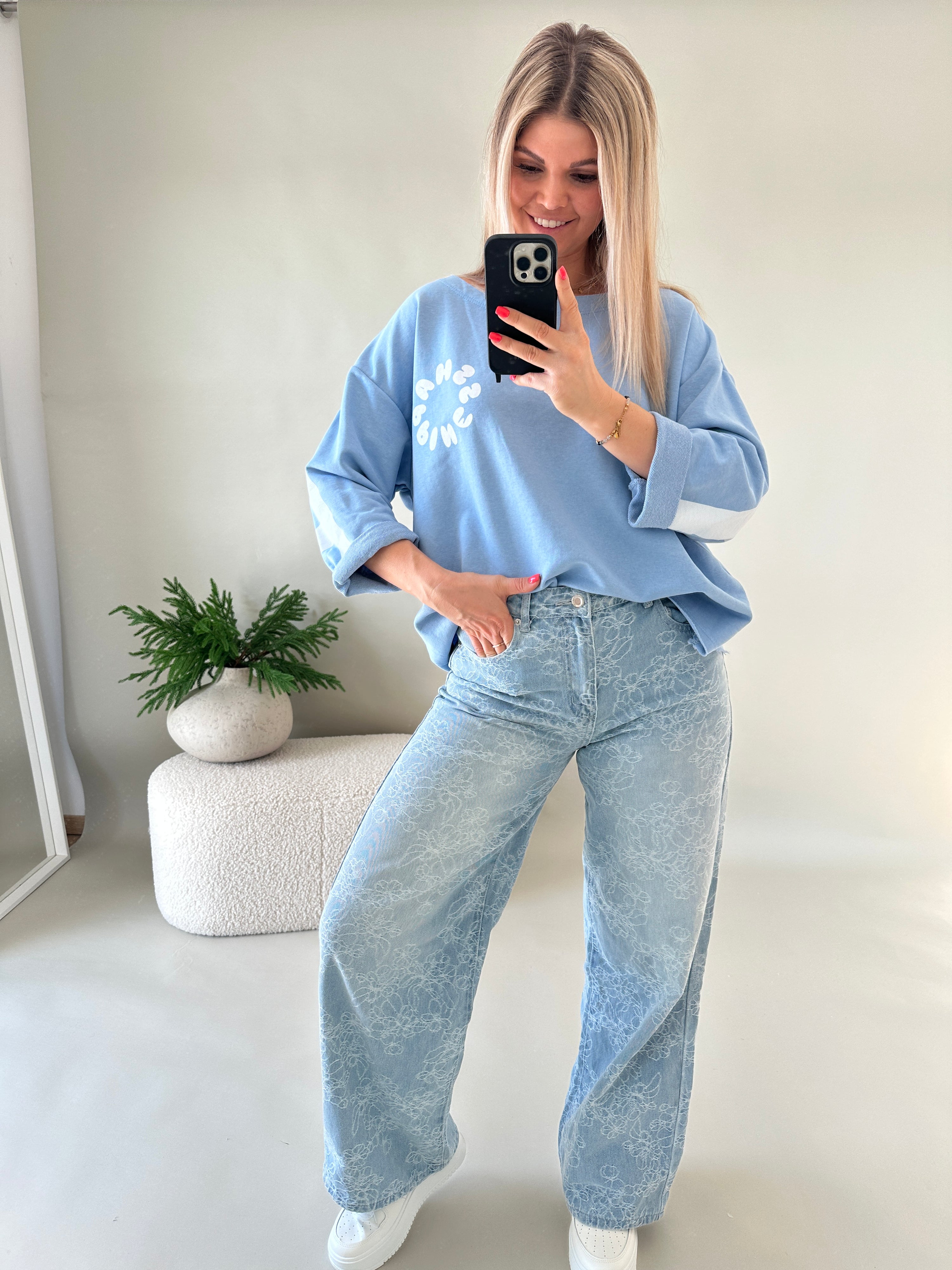 Sweatshirts in Hellblau mit Aufdruck HAPPY in Weiß