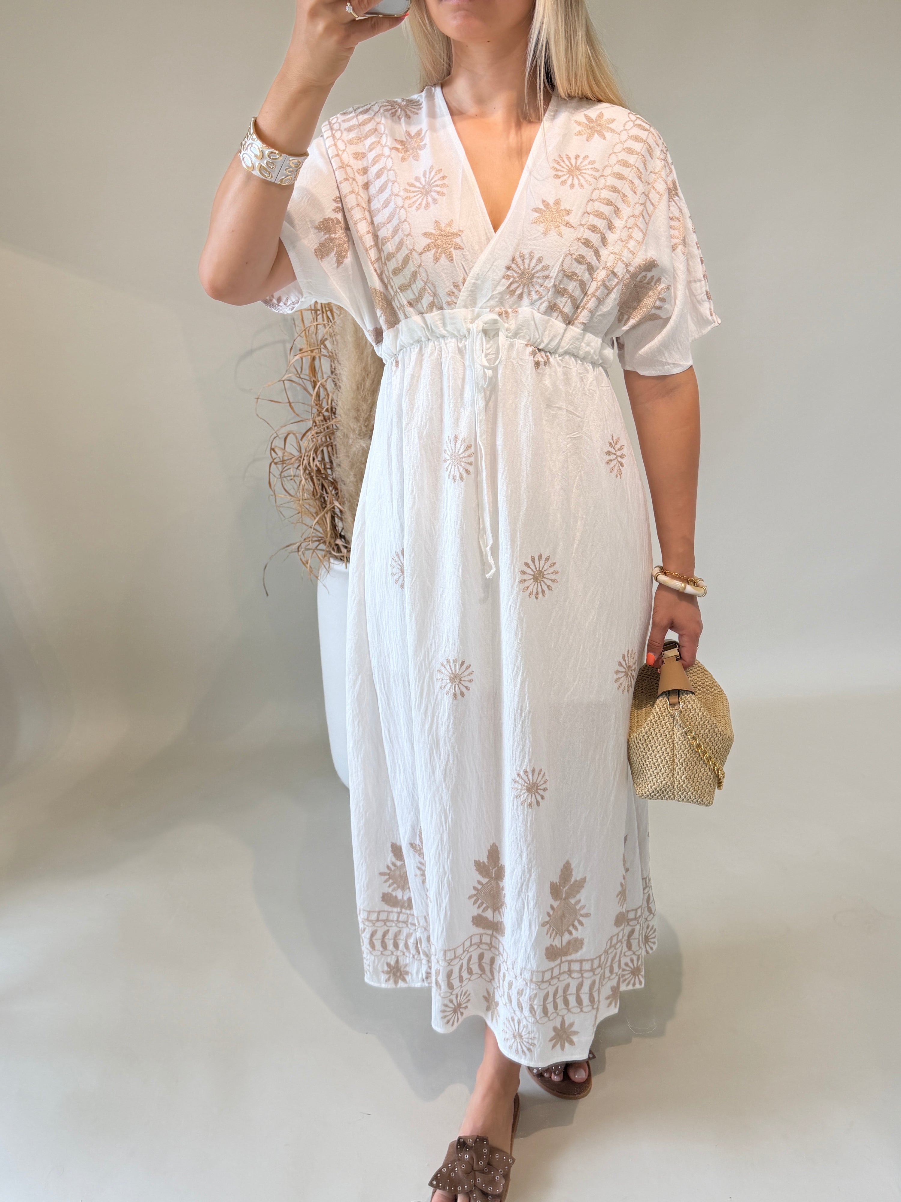 Kleid in Wollweiß mit Bohospitze in Zimt ( Kurzarm )