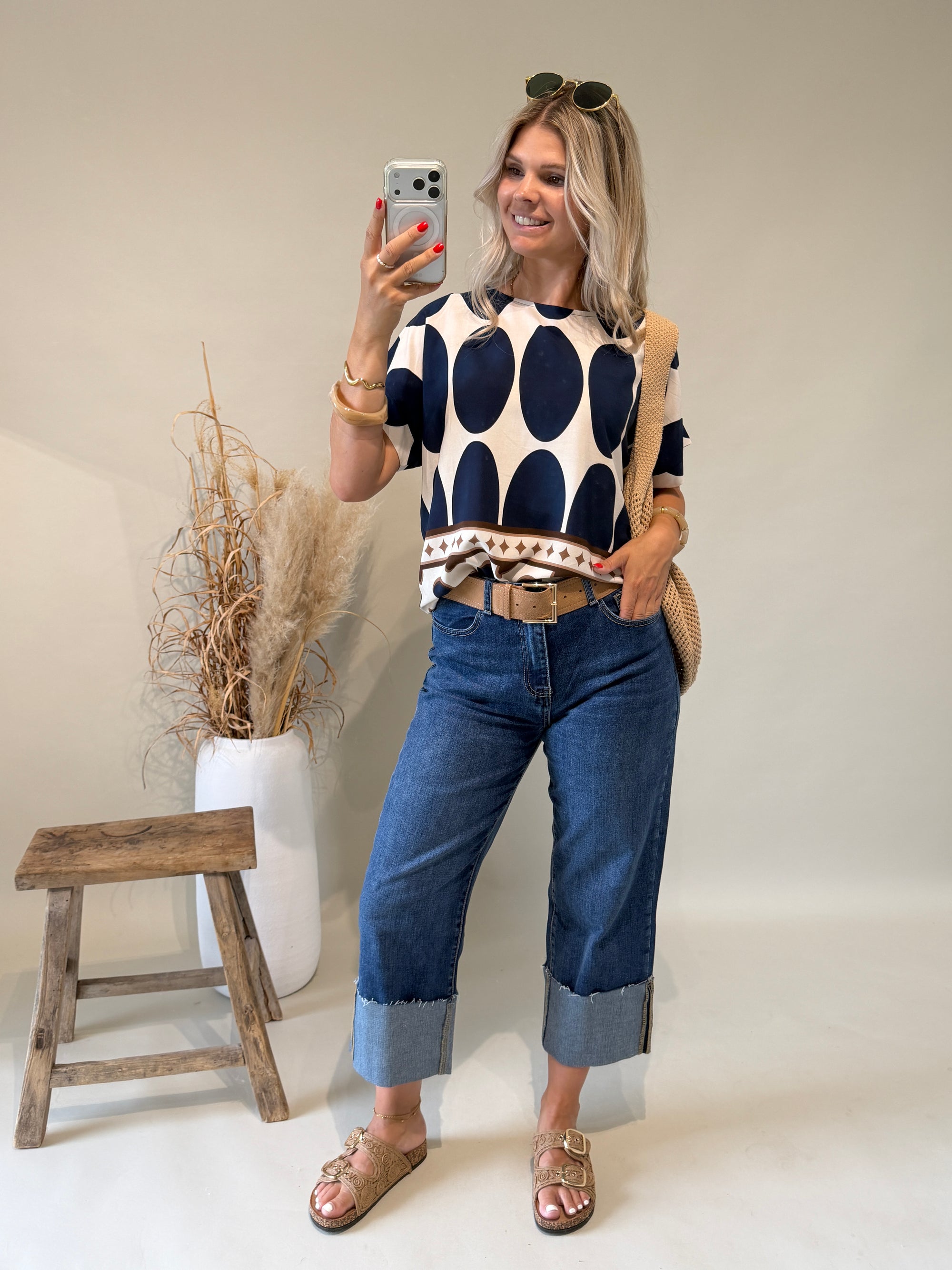 Bluse in Beige mit Dunkelblauen / Schokobraunen Muster