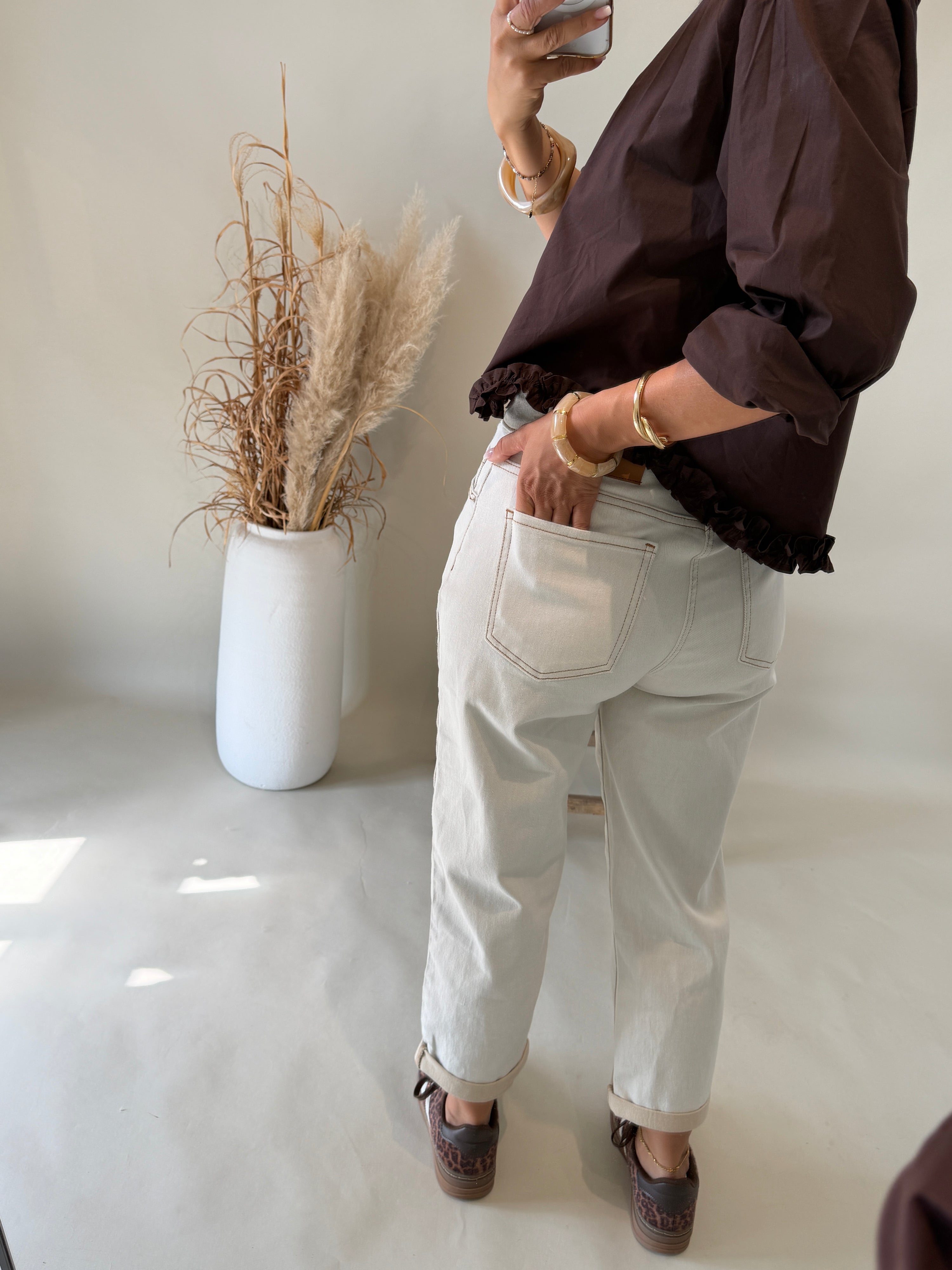 Jeans in Hellbeige mit Nähten in Zimt ( Mom Fit )