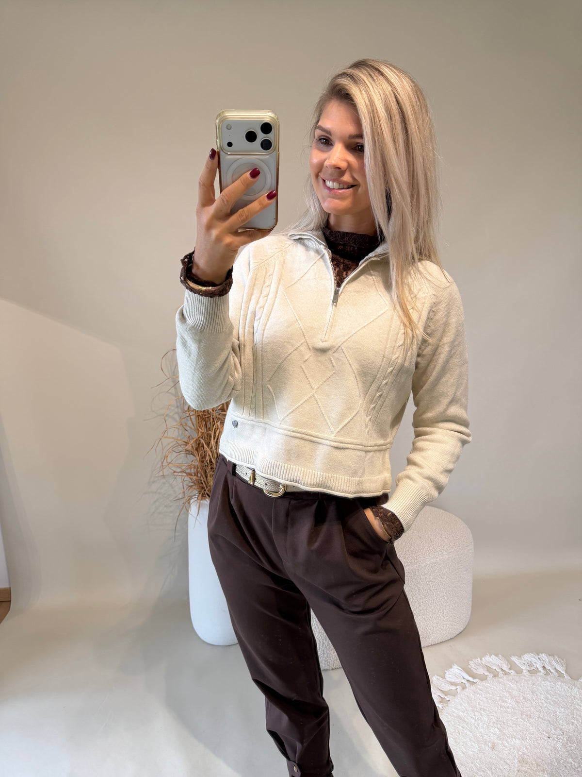 Pullover in Sand mit Reißverschluss