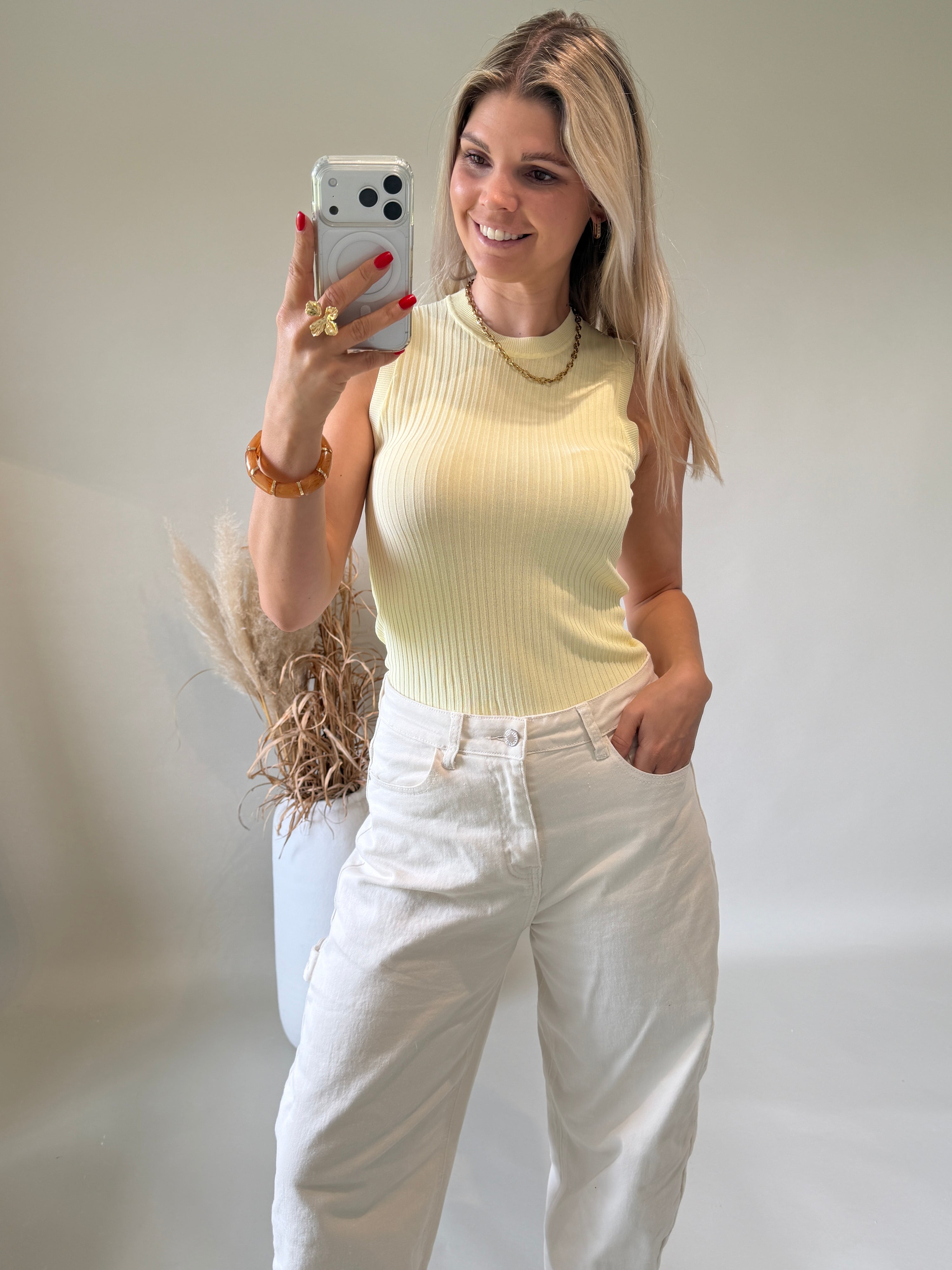 Top in Zitronengelb leichter Strick