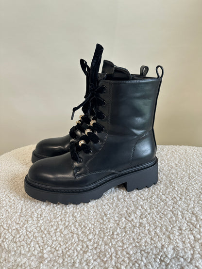Boots in Schwarz mit Glitzer