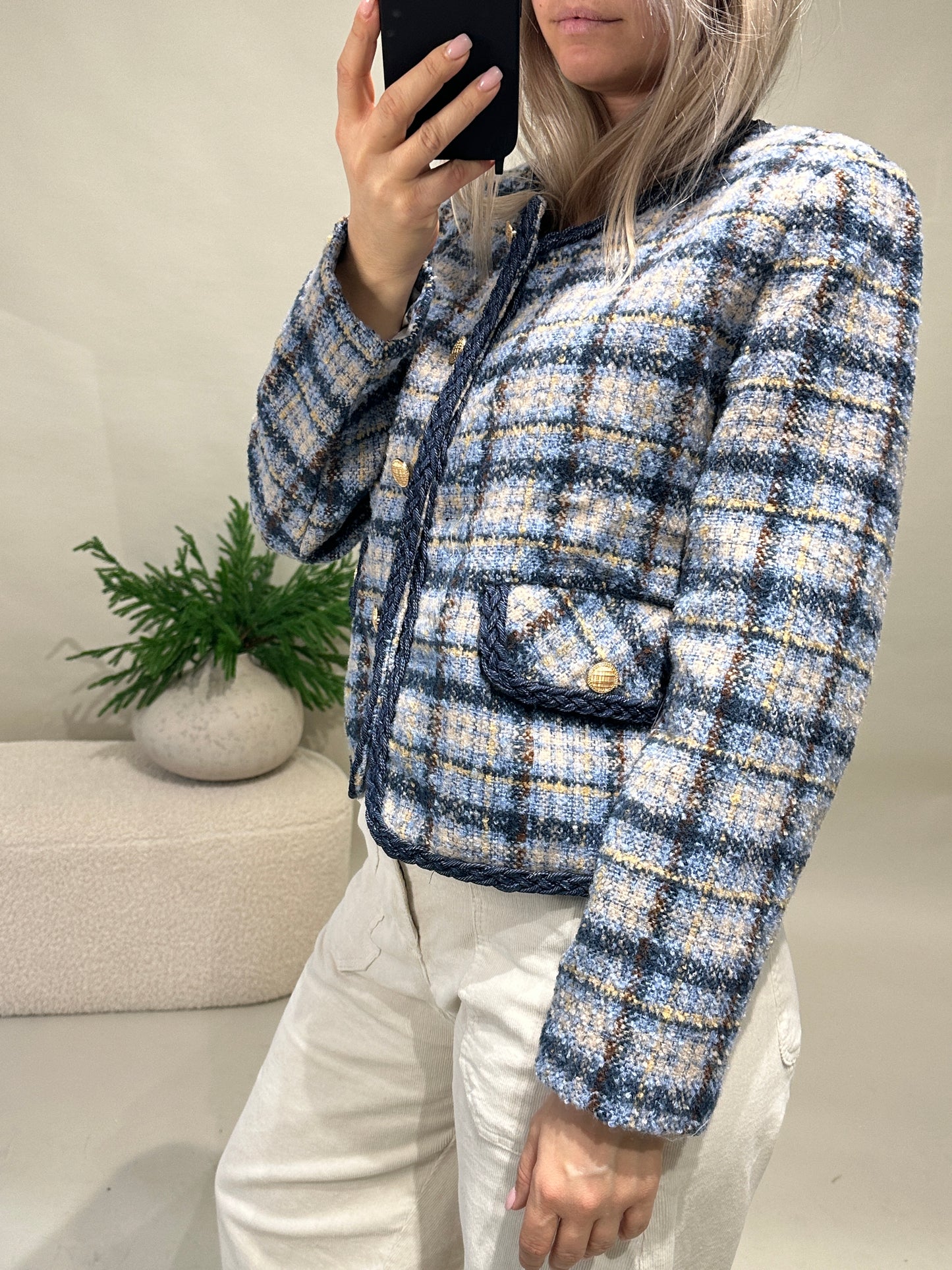 jacke in blau/wollweiß/schokobraun (boucle) kariert mit goldenen knöpfen