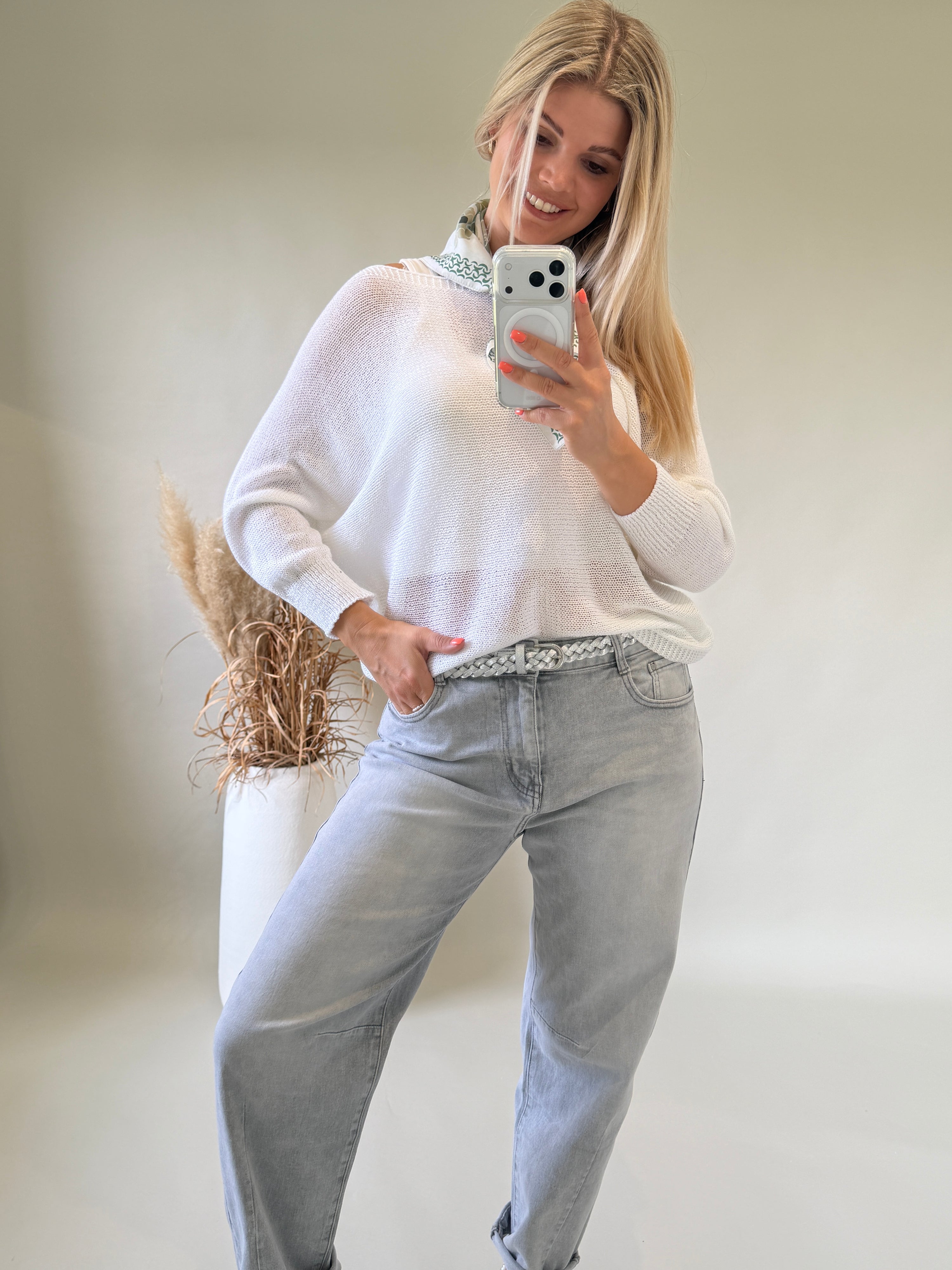 Pullover in Weiß hinten zum Binden