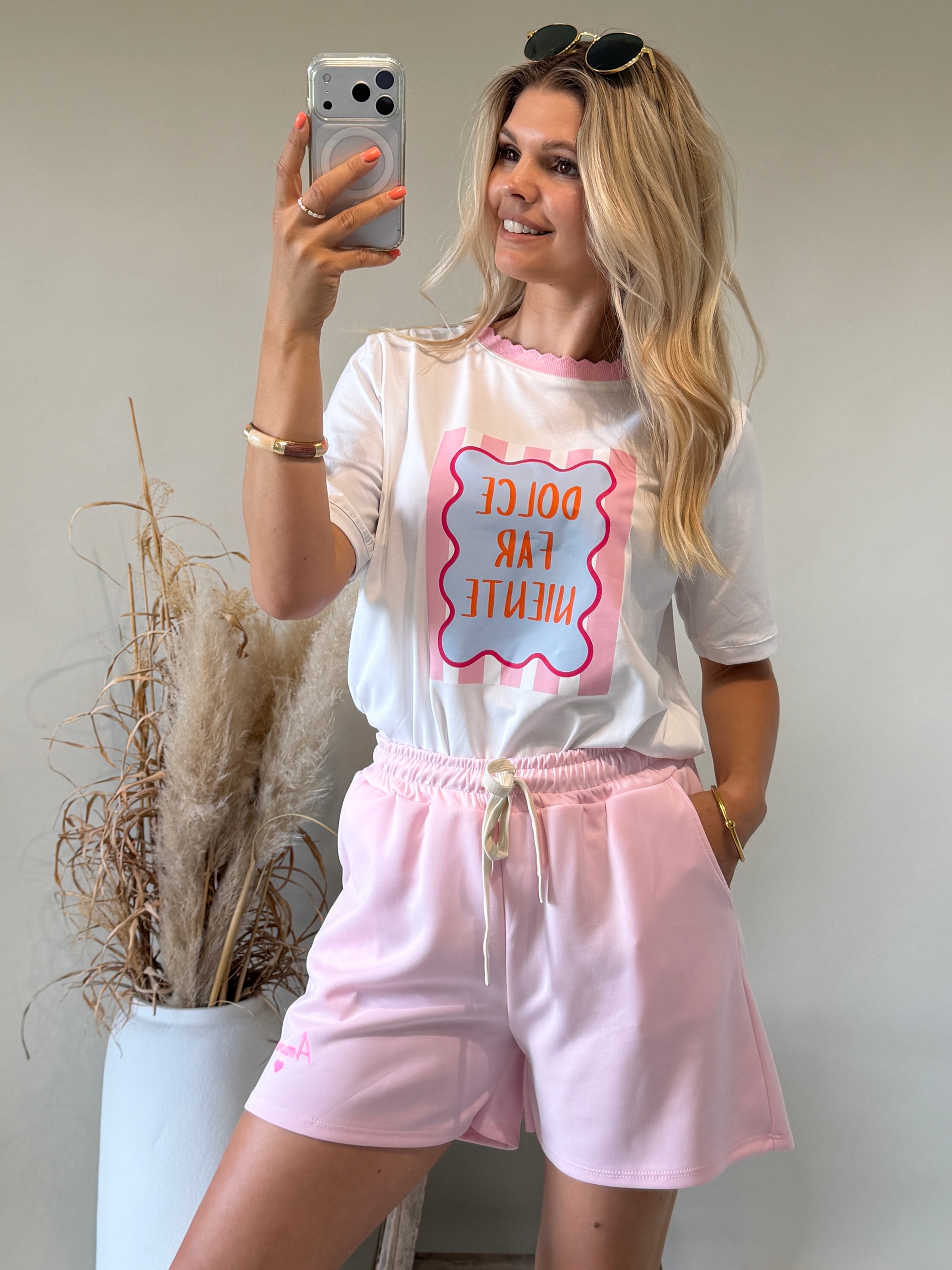 T - Shirt in Weiß mit Rosa Aufdruck ( Strickeinsatz am Hals )