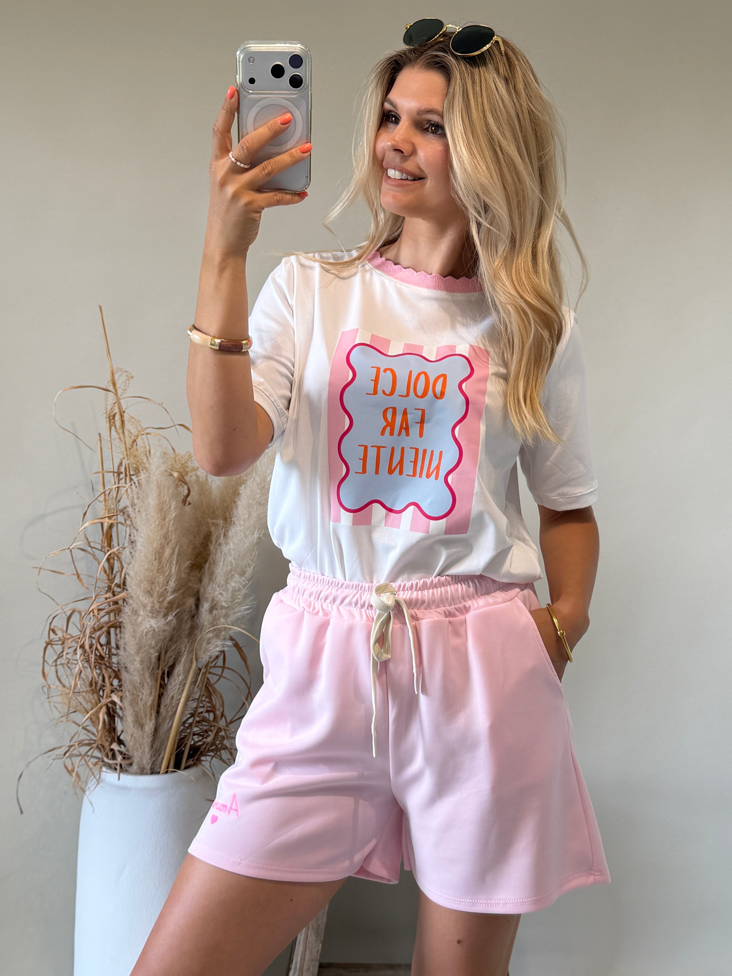 T - Shirt in Weiß mit Rosa Aufdruck ( Strickeinsatz am Hals )