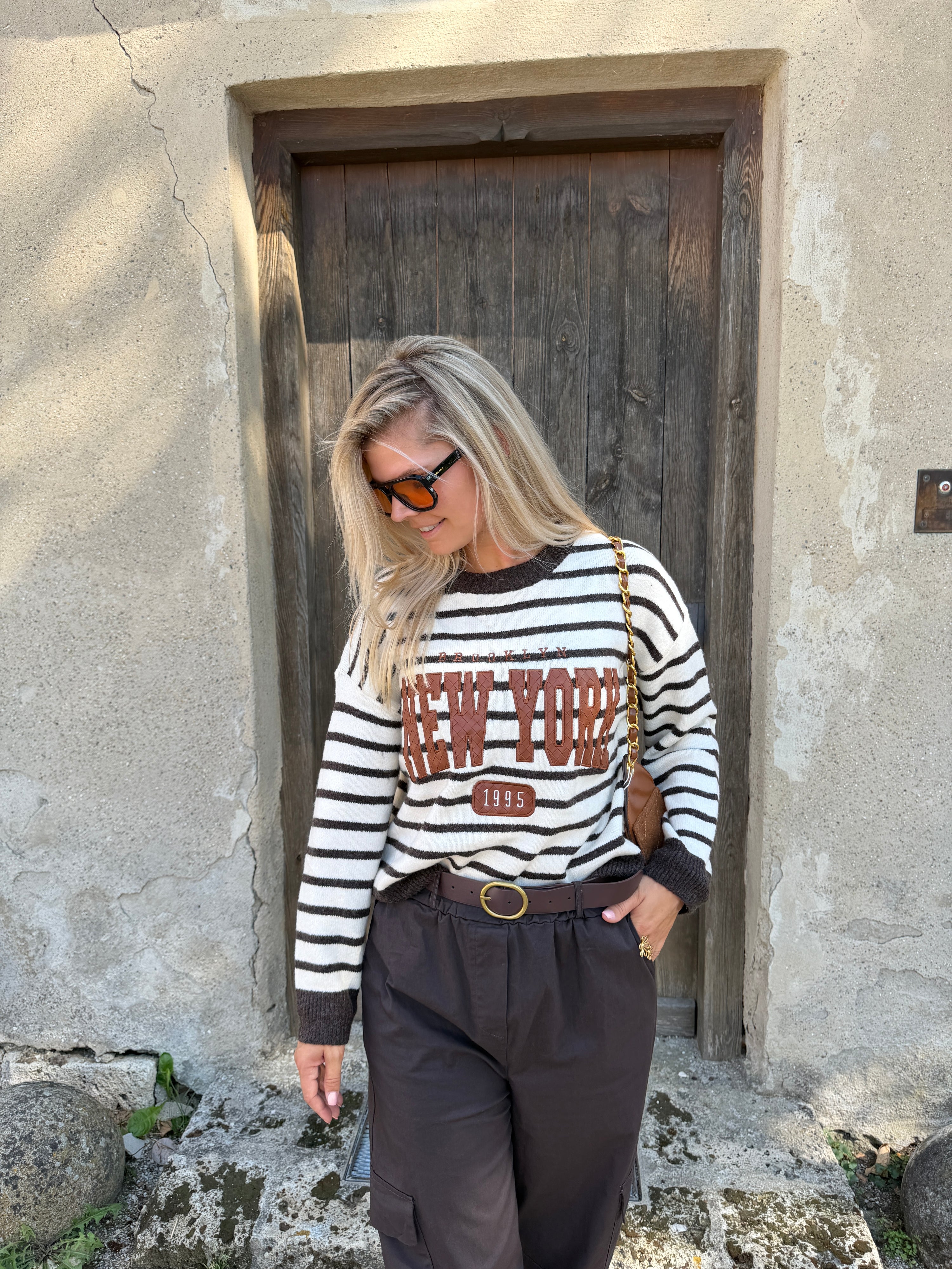 Pullover gestreift in Wollweiß / Schokobraun mit Aufdruck
