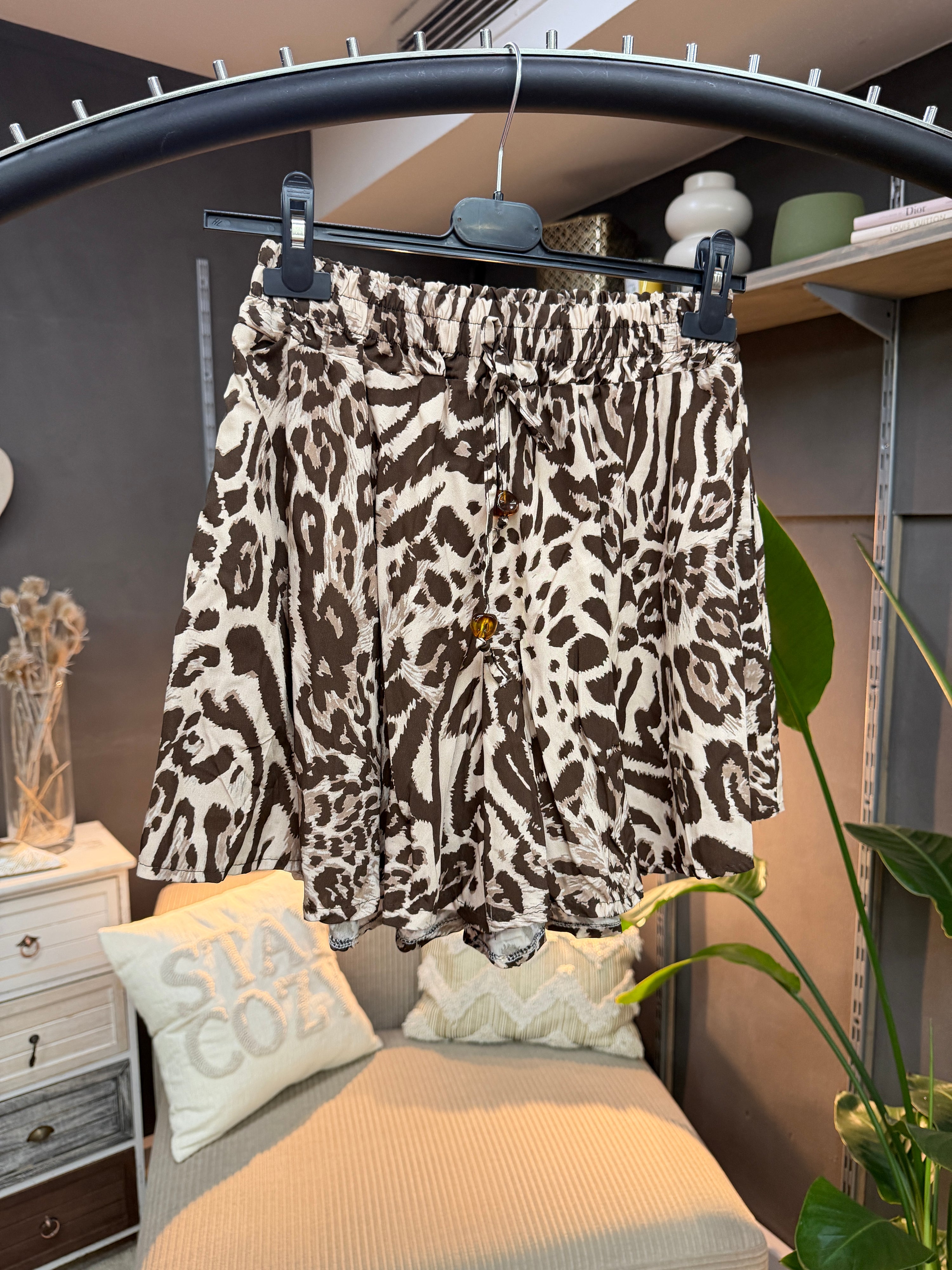 #9 Hose in kurz in Leo-Muster