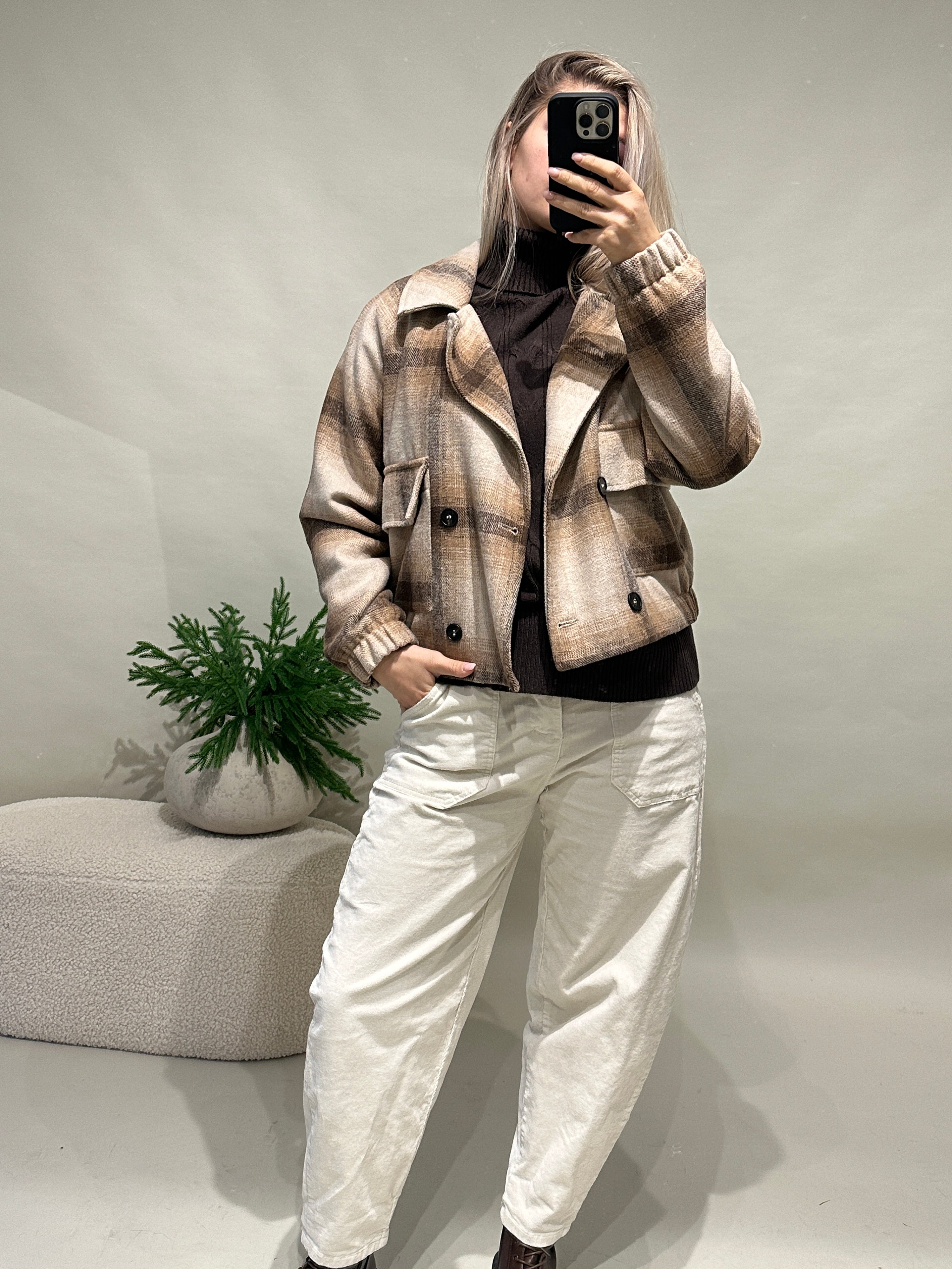 Pullover in Schokobraun mit Muster und Rollkragen