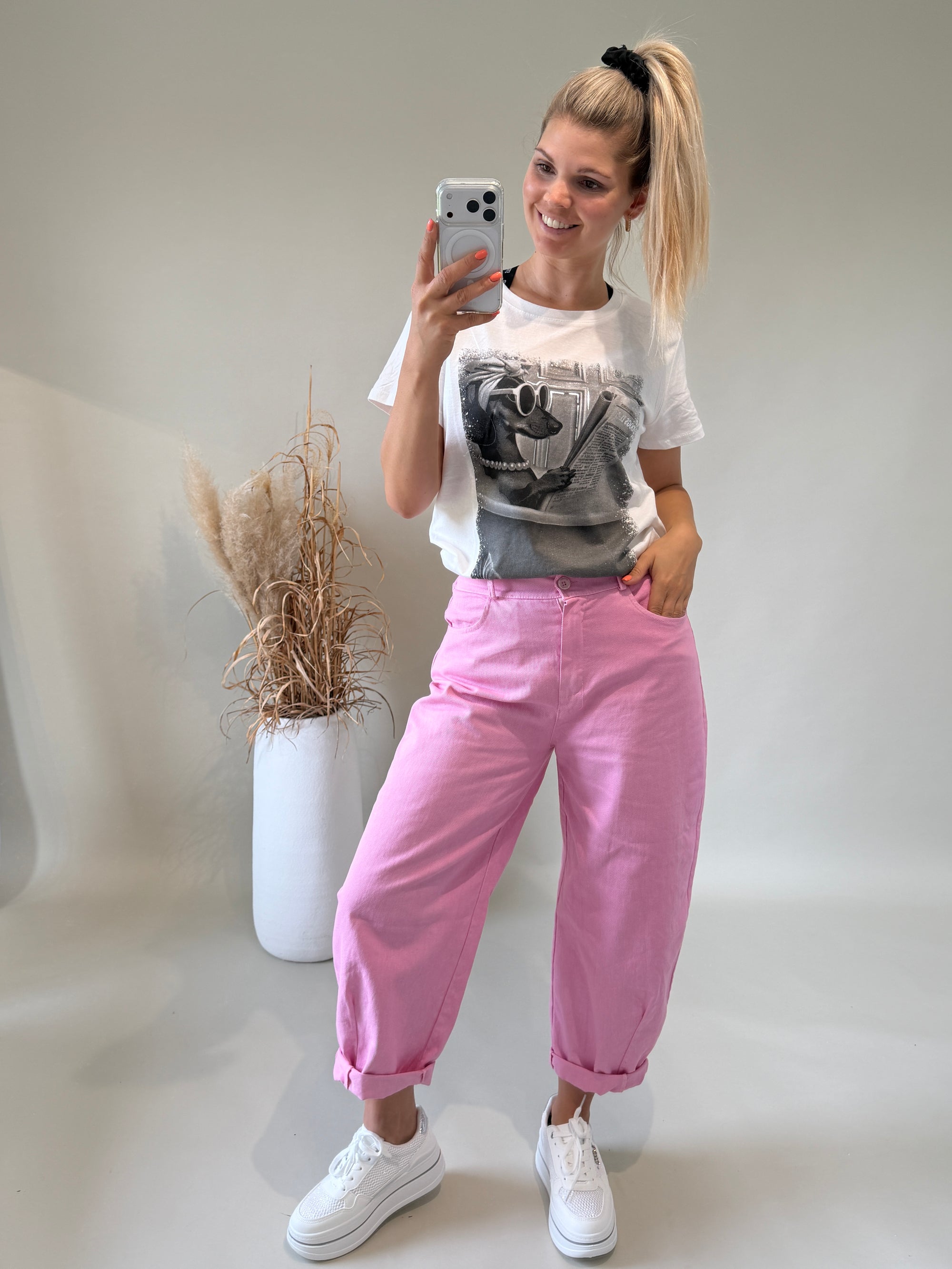 T - Shirt in Weiß mit  Aufdruck in Schwarz / Silber
