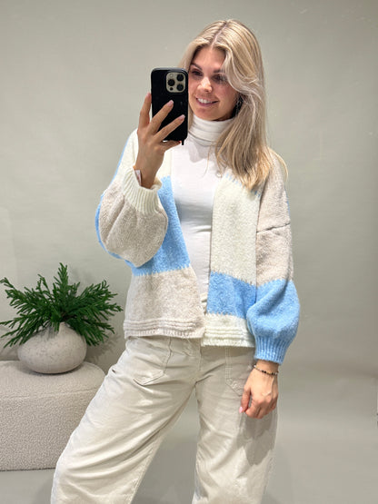 Strickjacke in Hellblau/Wollweiß/Beige ohne Knöpfe
