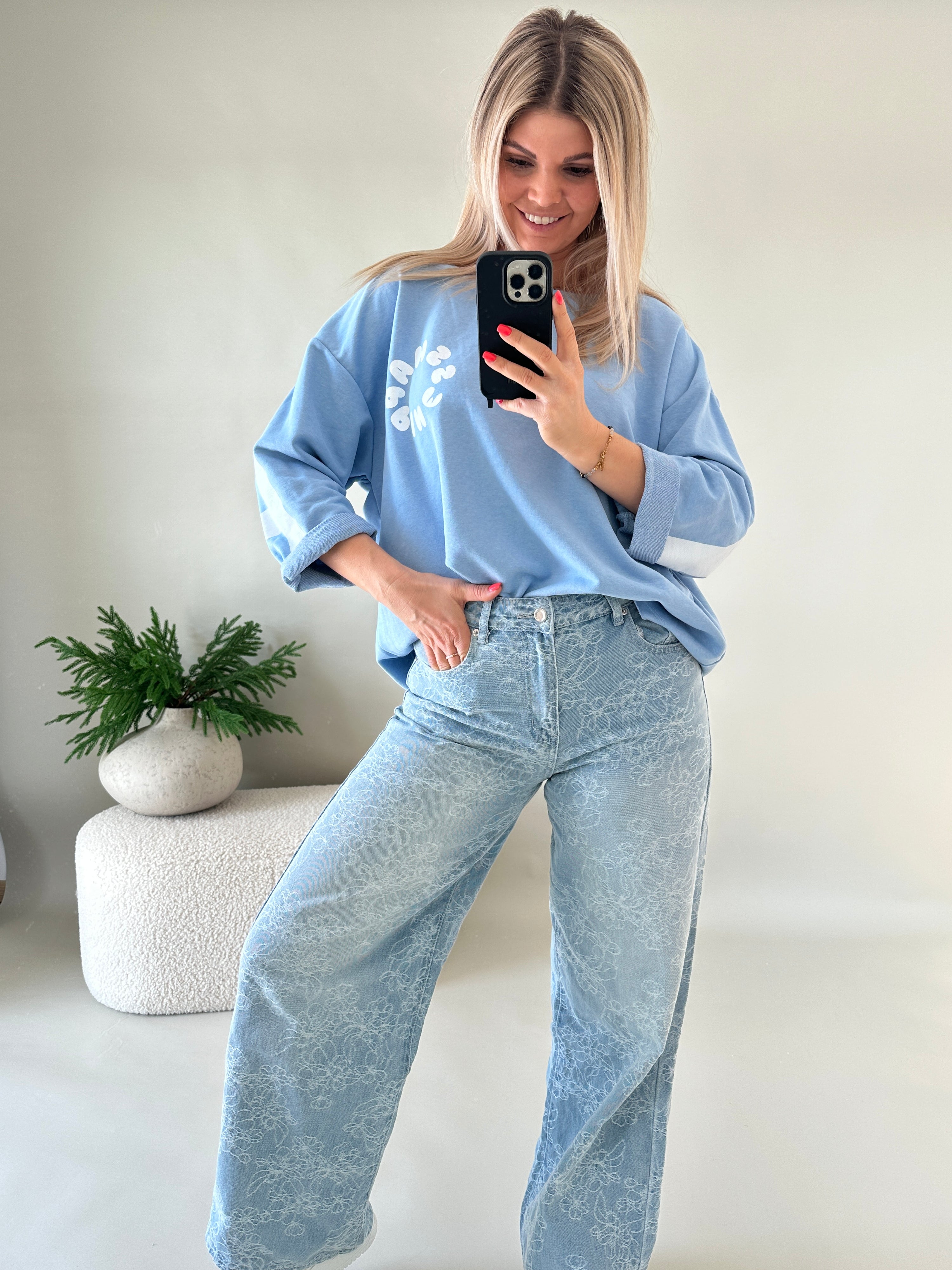 Sweatshirts in Hellblau mit Aufdruck HAPPY in Weiß