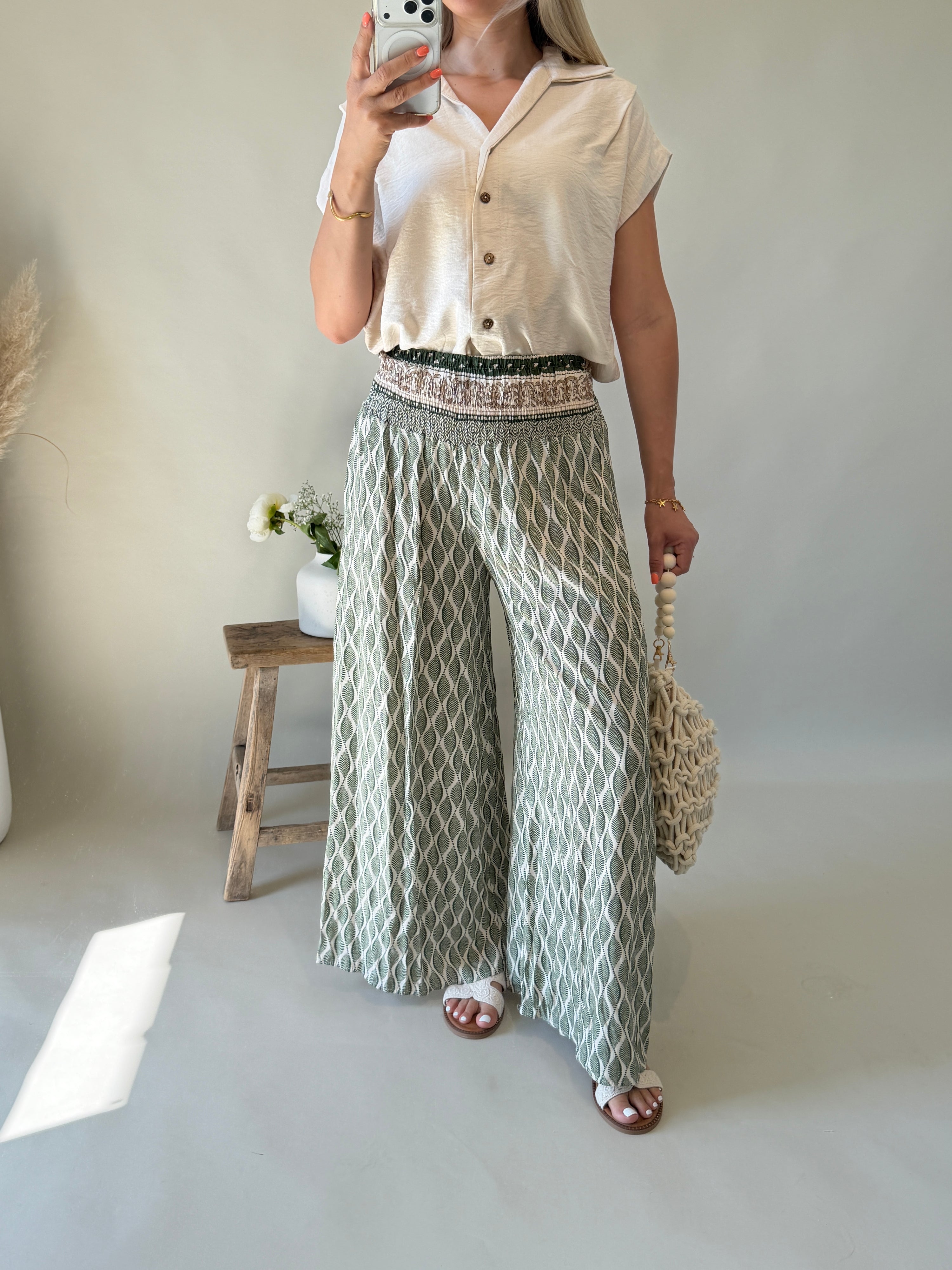 Hose in mehrere Farben mit Muster und breiten Gummizug