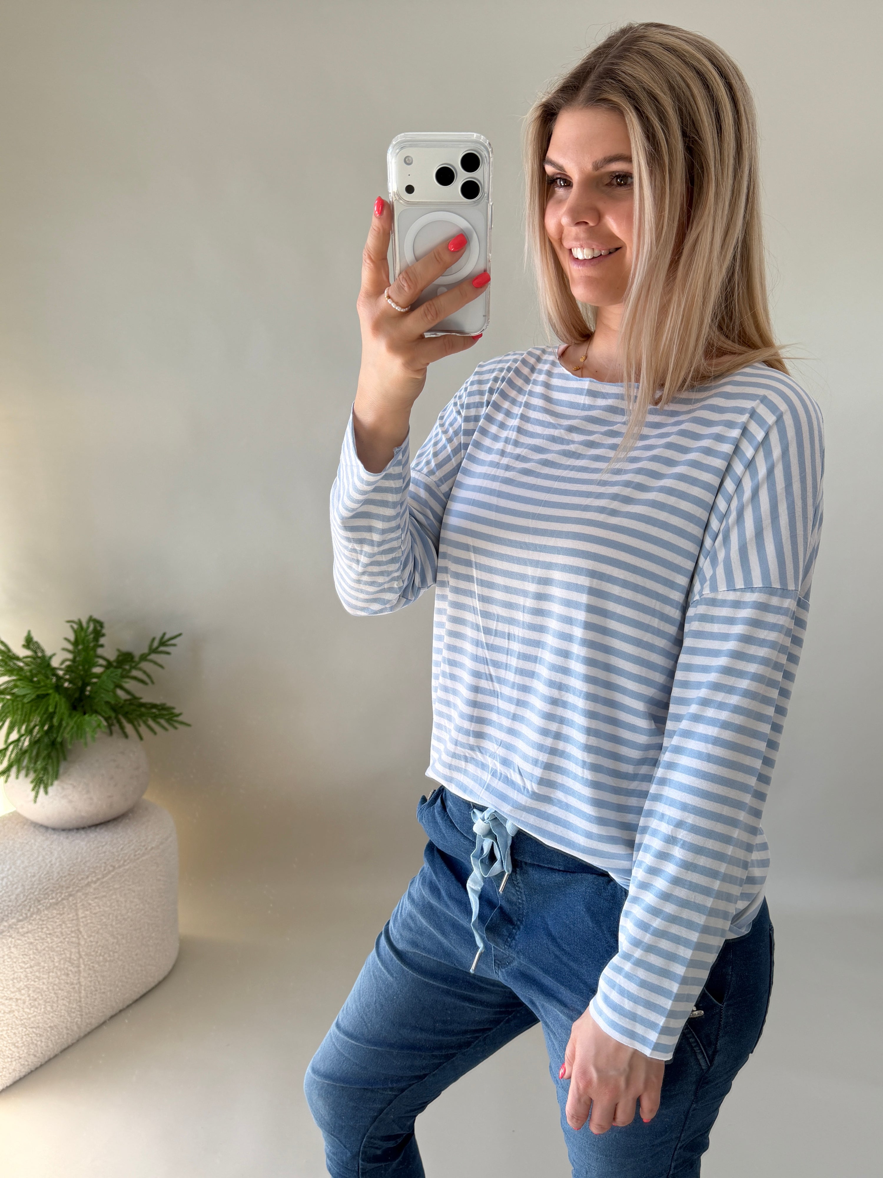 Shirt in Hellblau/Weiß gestreift