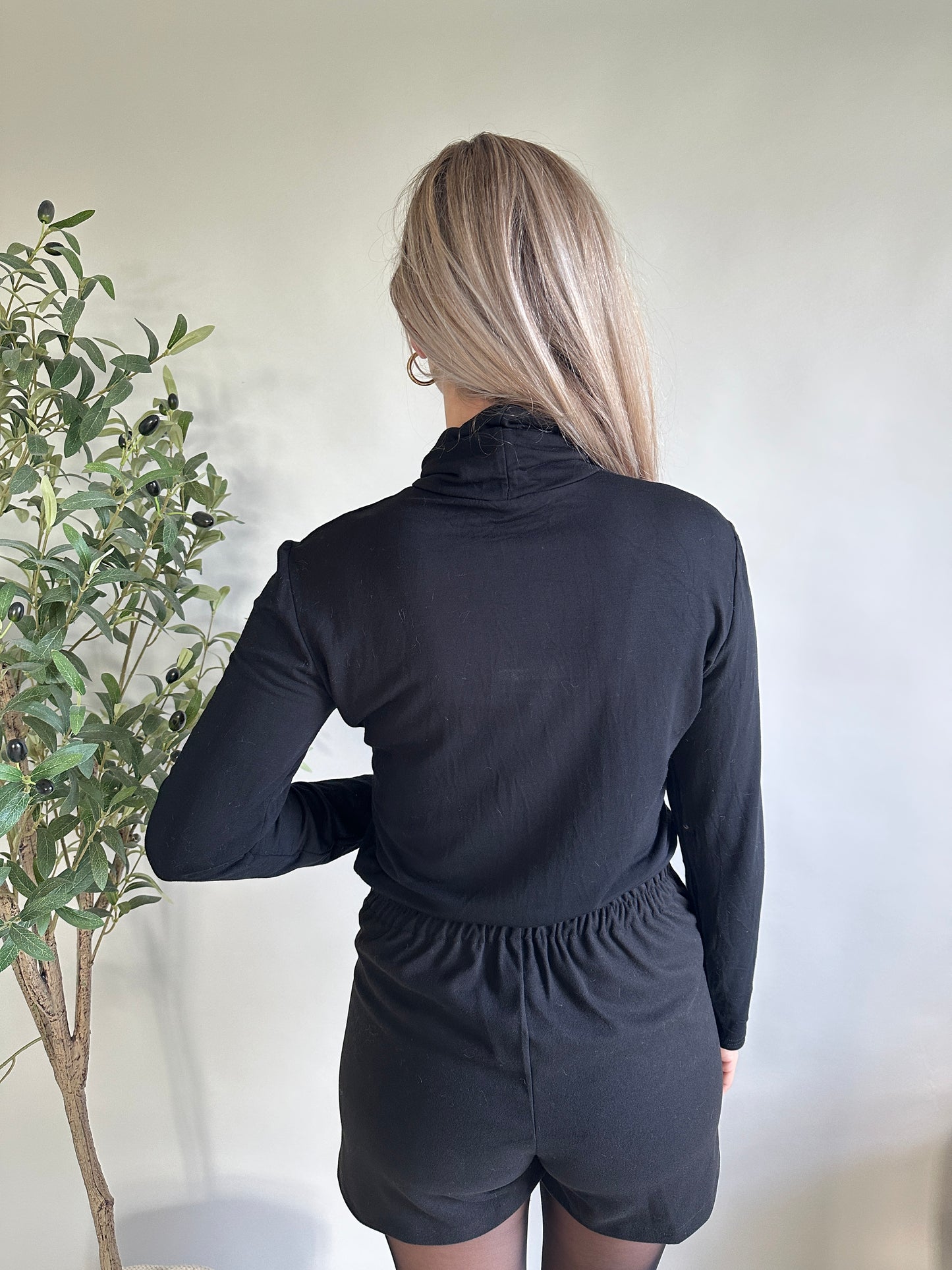 shirt in schwarz mit rollkragen