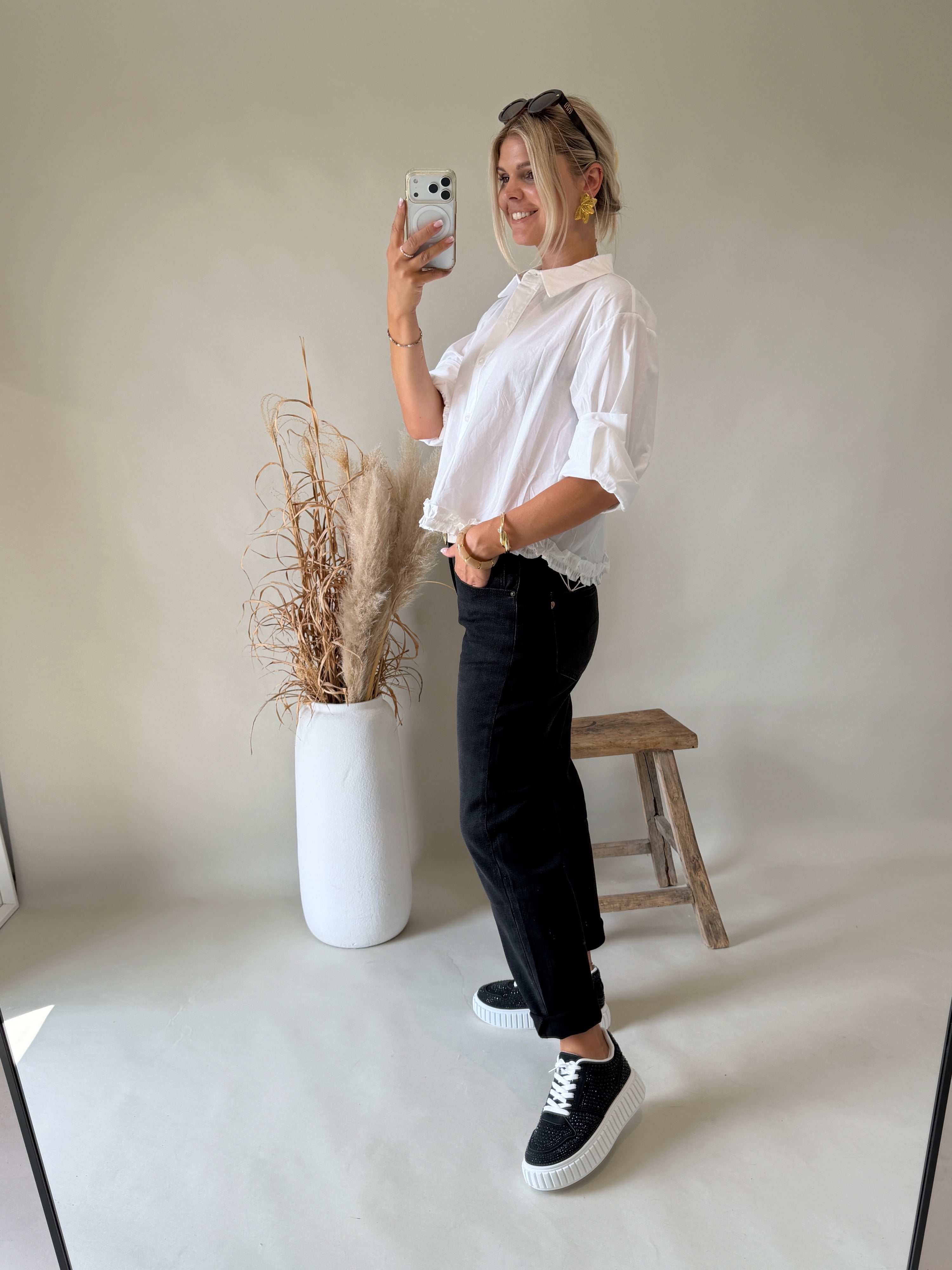 Bluse in Weiß mit Rüschen unten