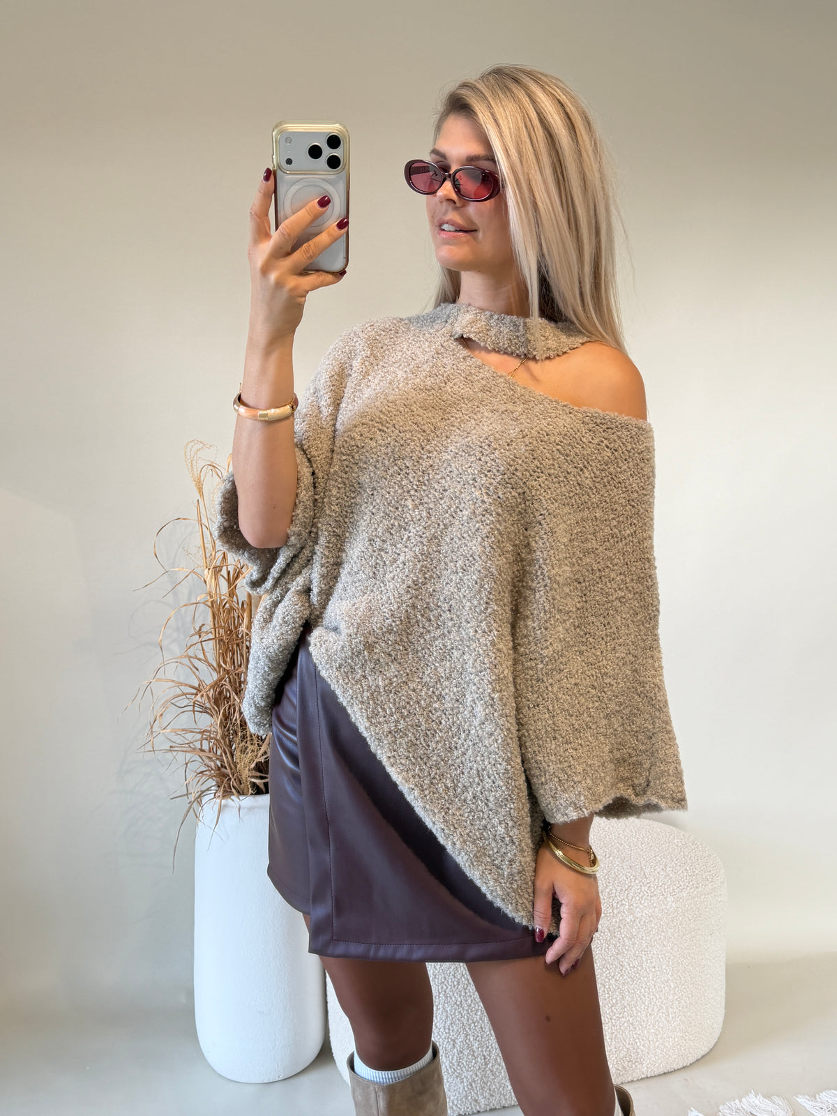 Pullover in Sand  ( Dreiviertel Arm und Öffnung am Hals )