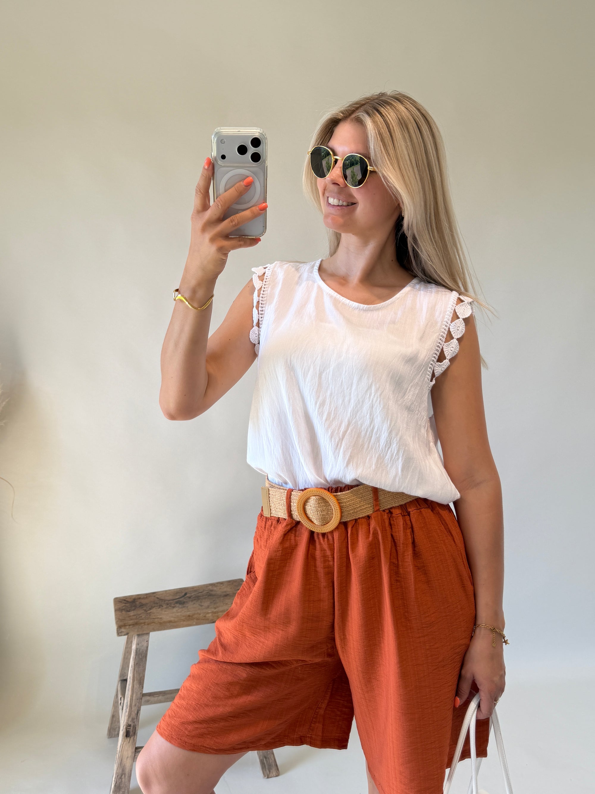 Bluse in Weiß ( Ärmellos ) mit Bohospitze am Arm