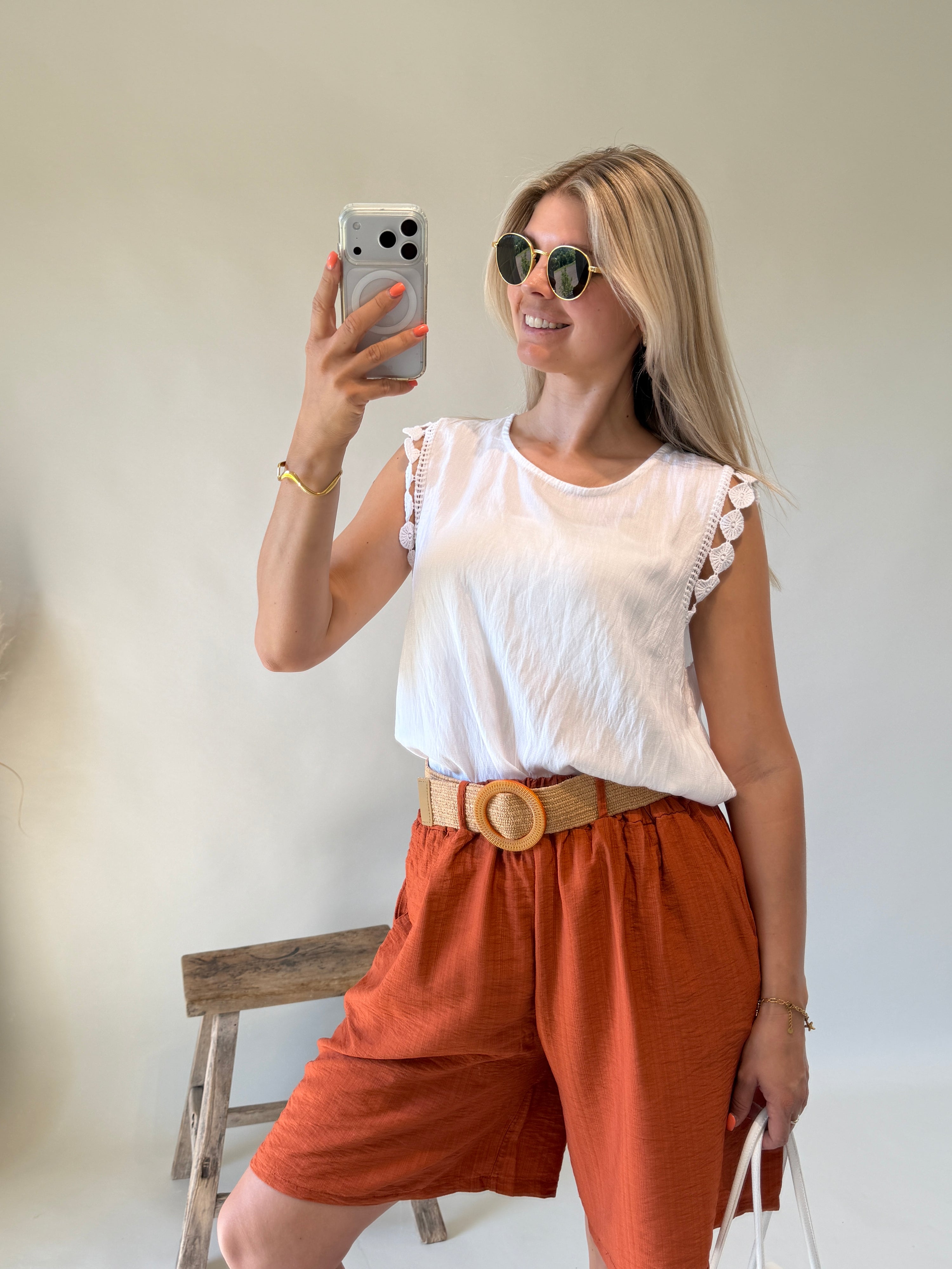Bluse in Weiß ( Ärmellos ) mit Bohospitze am Arm