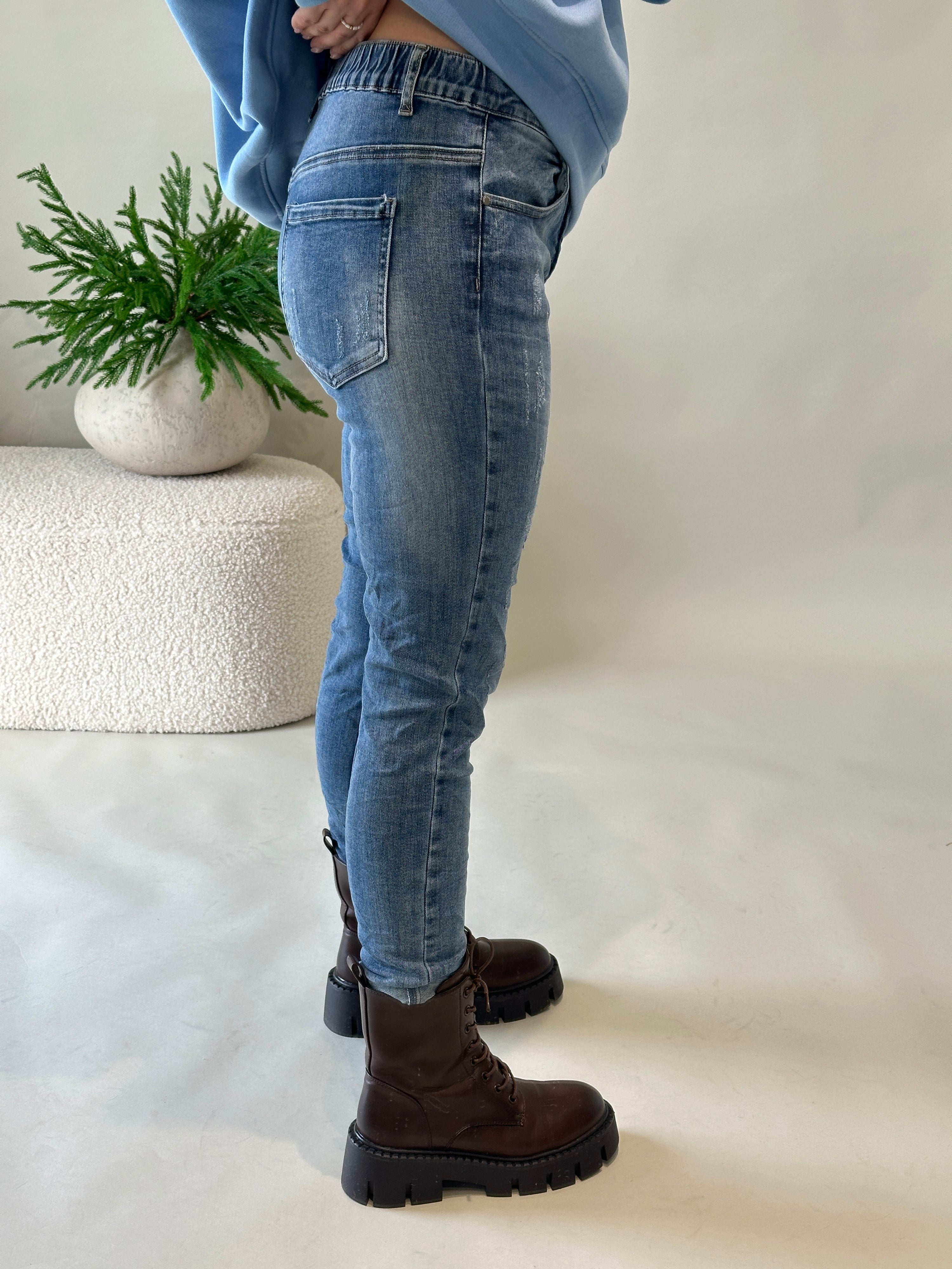 Jeans mit Gummizug hinten