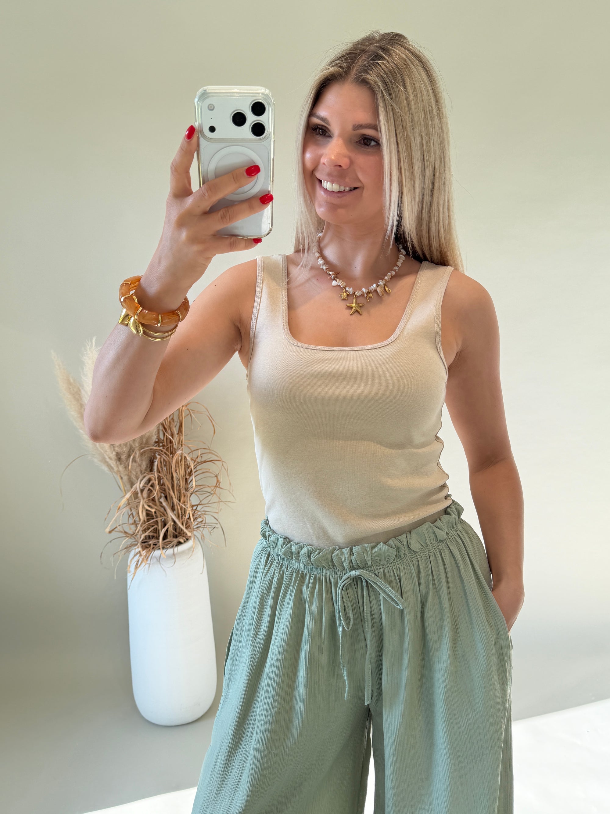 Top in Beige mit breiten Trägern