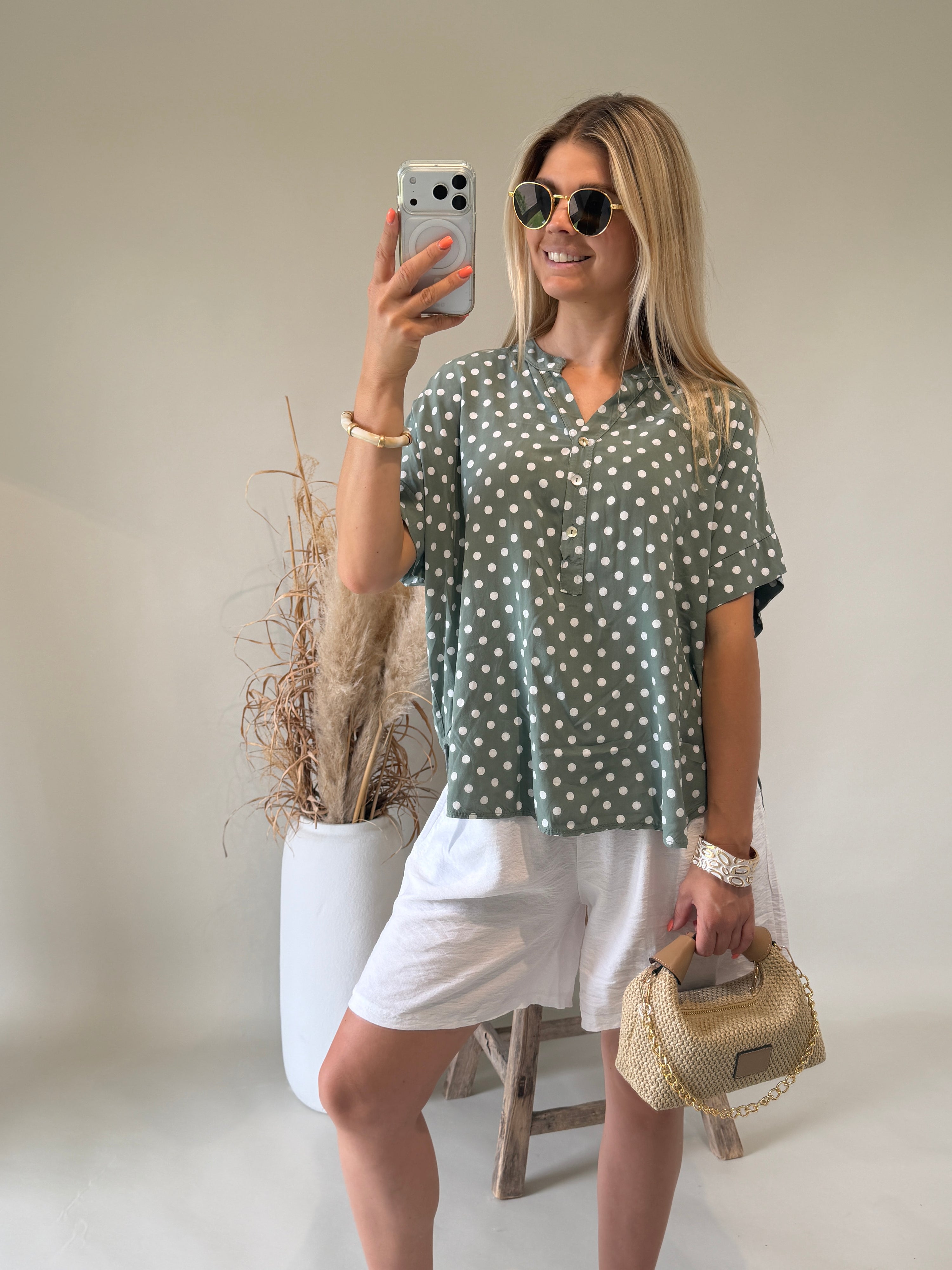 Bluse in Olivgrün mit Punkten
