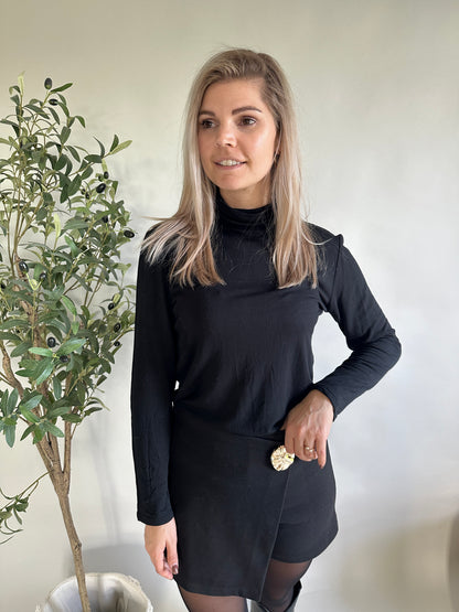 Shirt in Schwarz mit Rollkragen