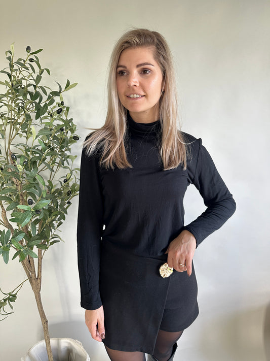 Shirt in Schwarz mit Rollkragen