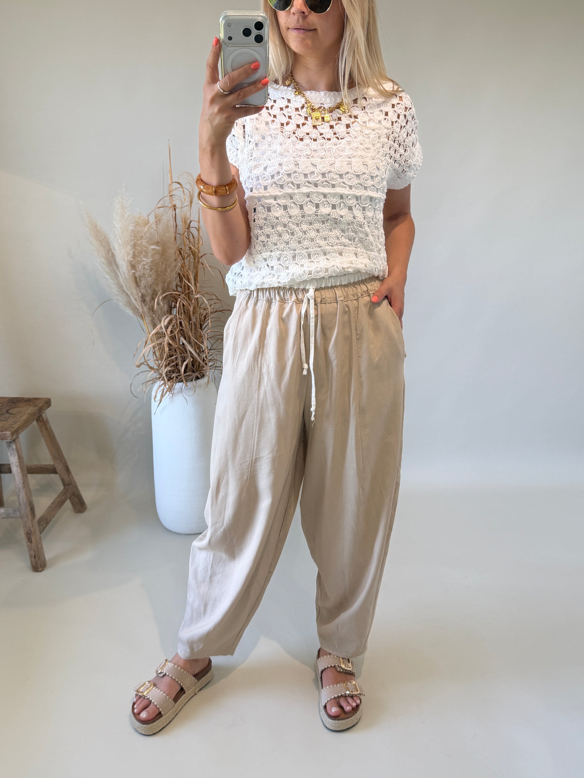 Hose in Beige mit Wollweißen Bund