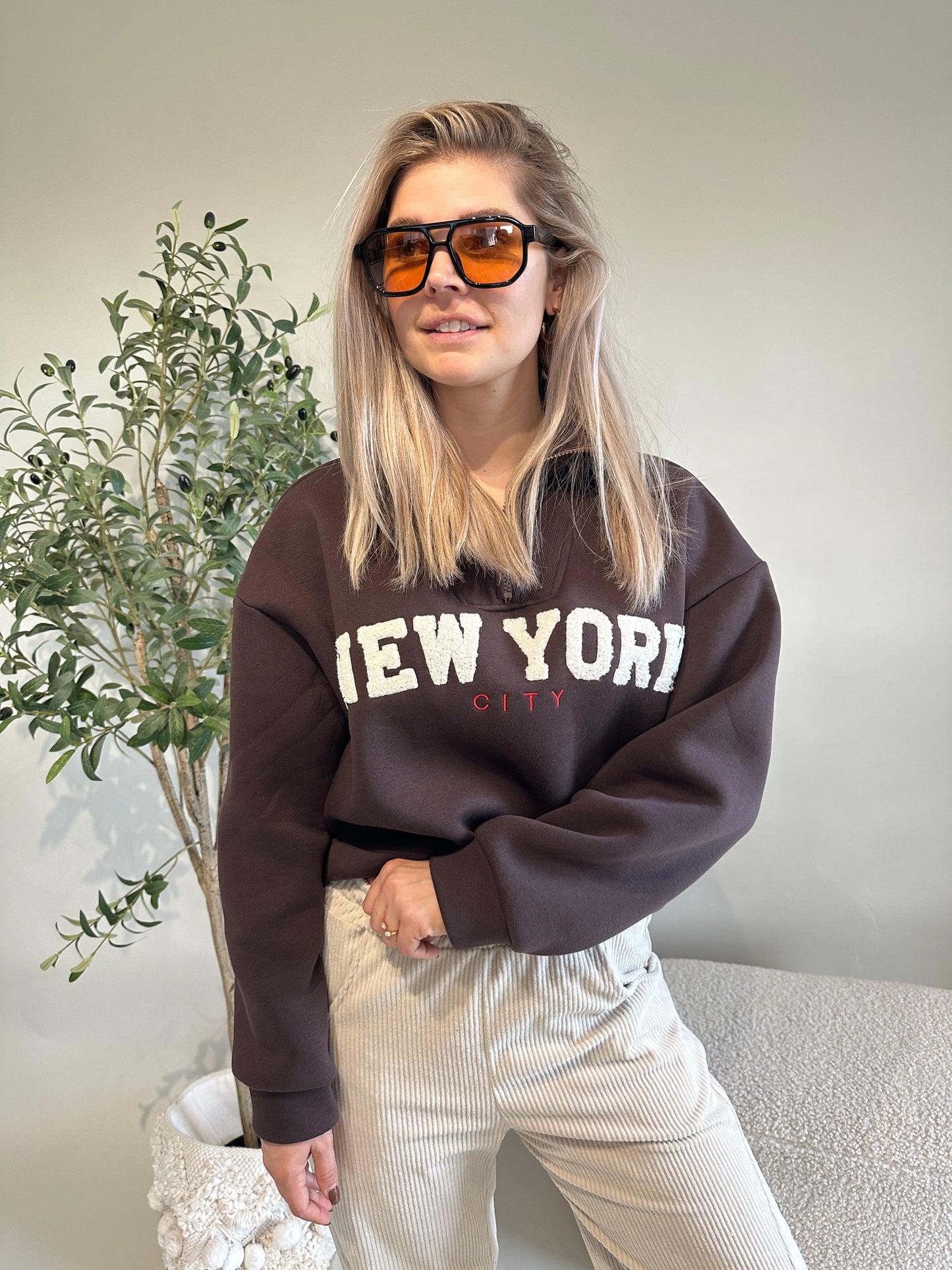 pullover in schokobraun mit reißverschluß vorne (new york)