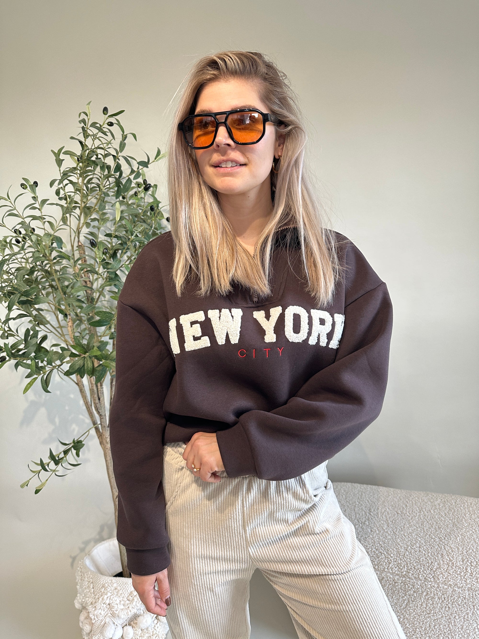 Pullover in Schokobraun mit Aufdruck NEW YORK