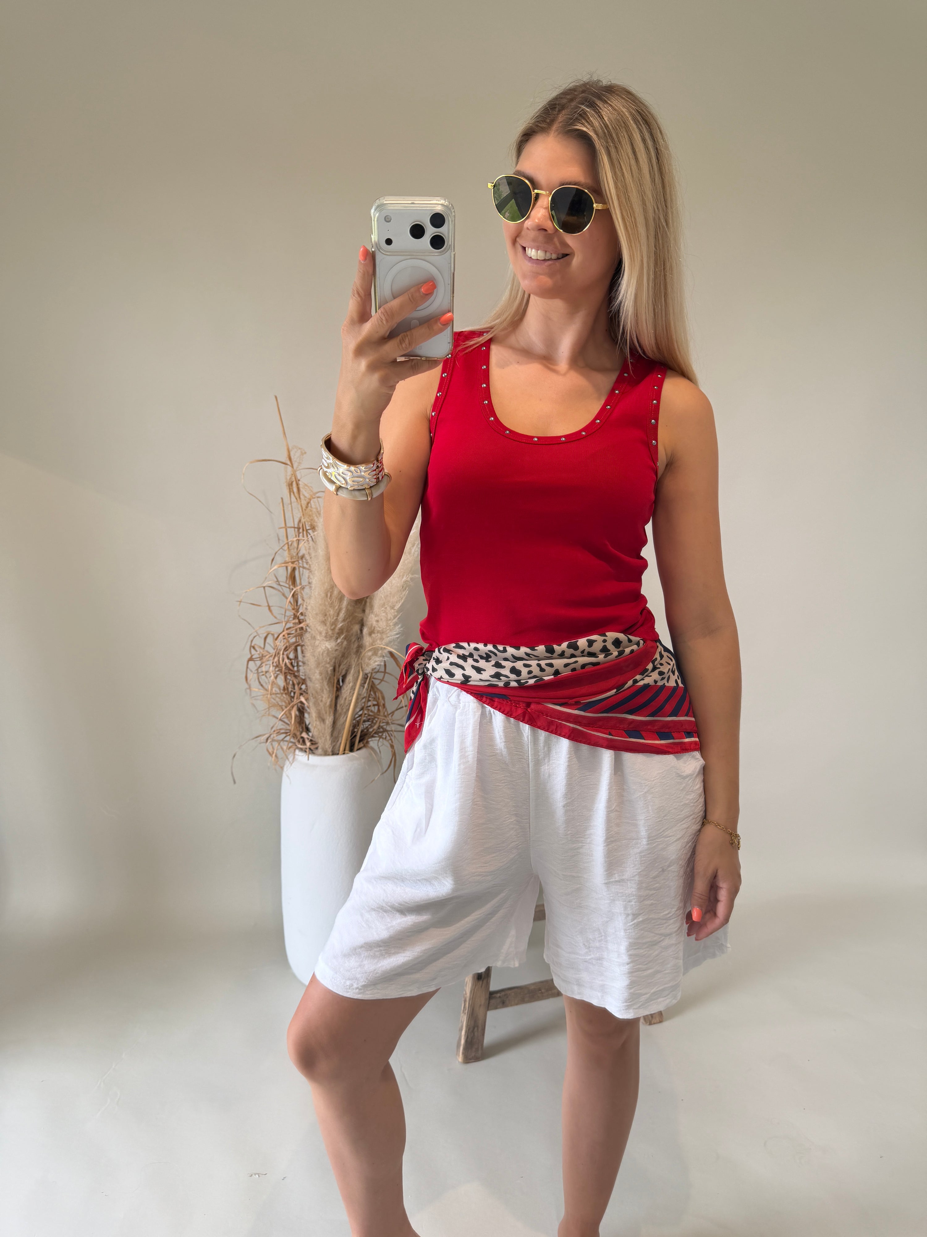 Top in Rot mit Nieten