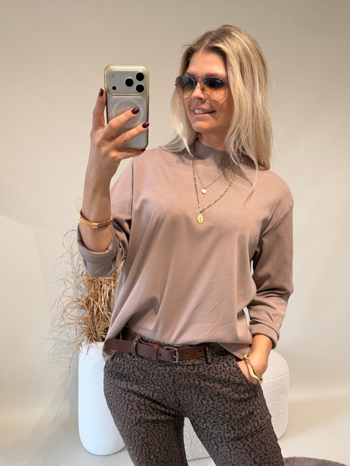 Shirt in Braun mit kleinen Stehkragen