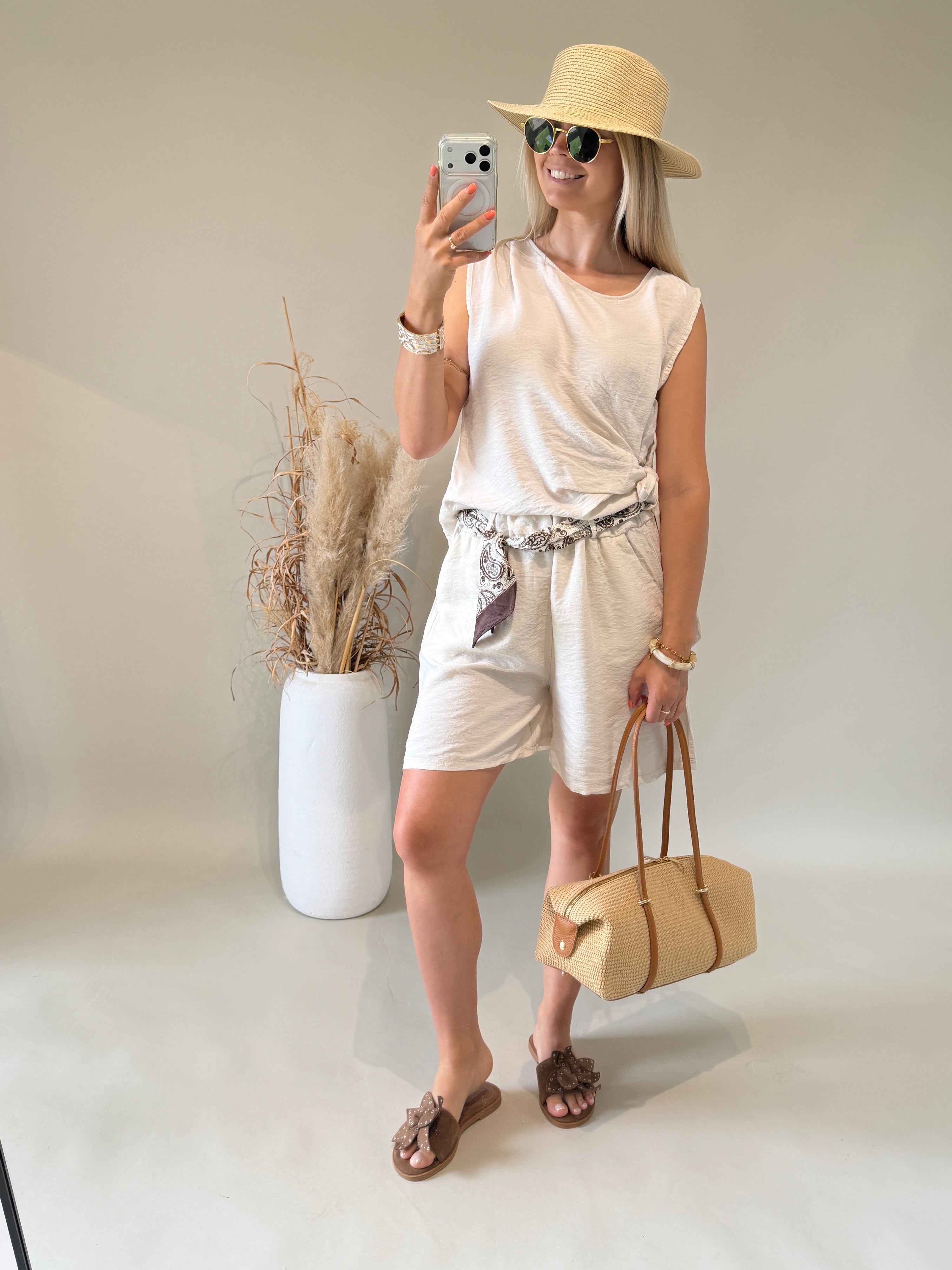 Hose in Beige ( Short mit Tuch )